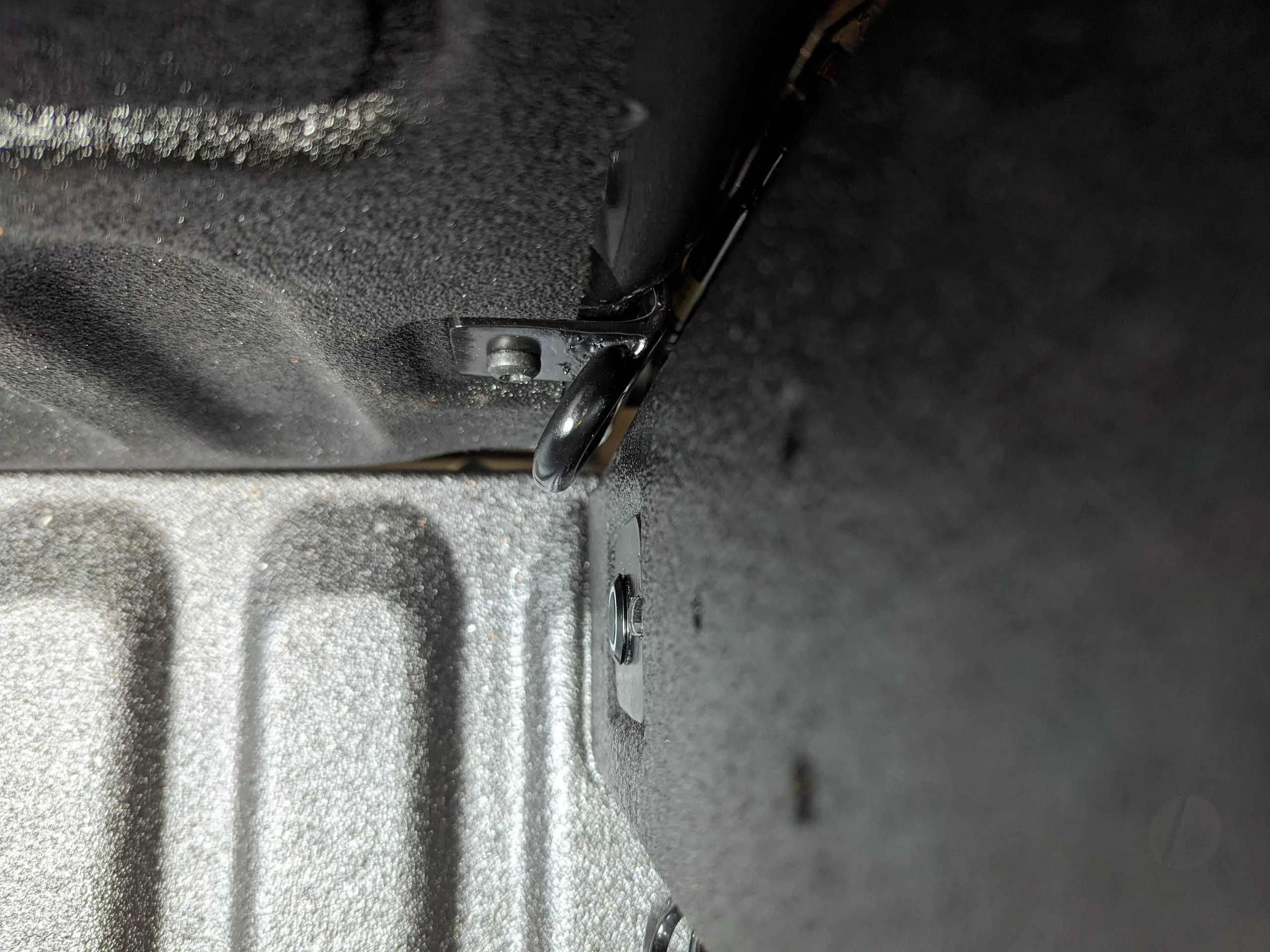 Ford Maverick For Sale: Tailgate Tiedowns That Work With Tailgate Assist Strut PXL_20231002_205001967
