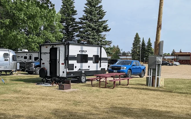 Ford Maverick Towing a nice little camper trailer - Sun Lite 18RD 1696882339135