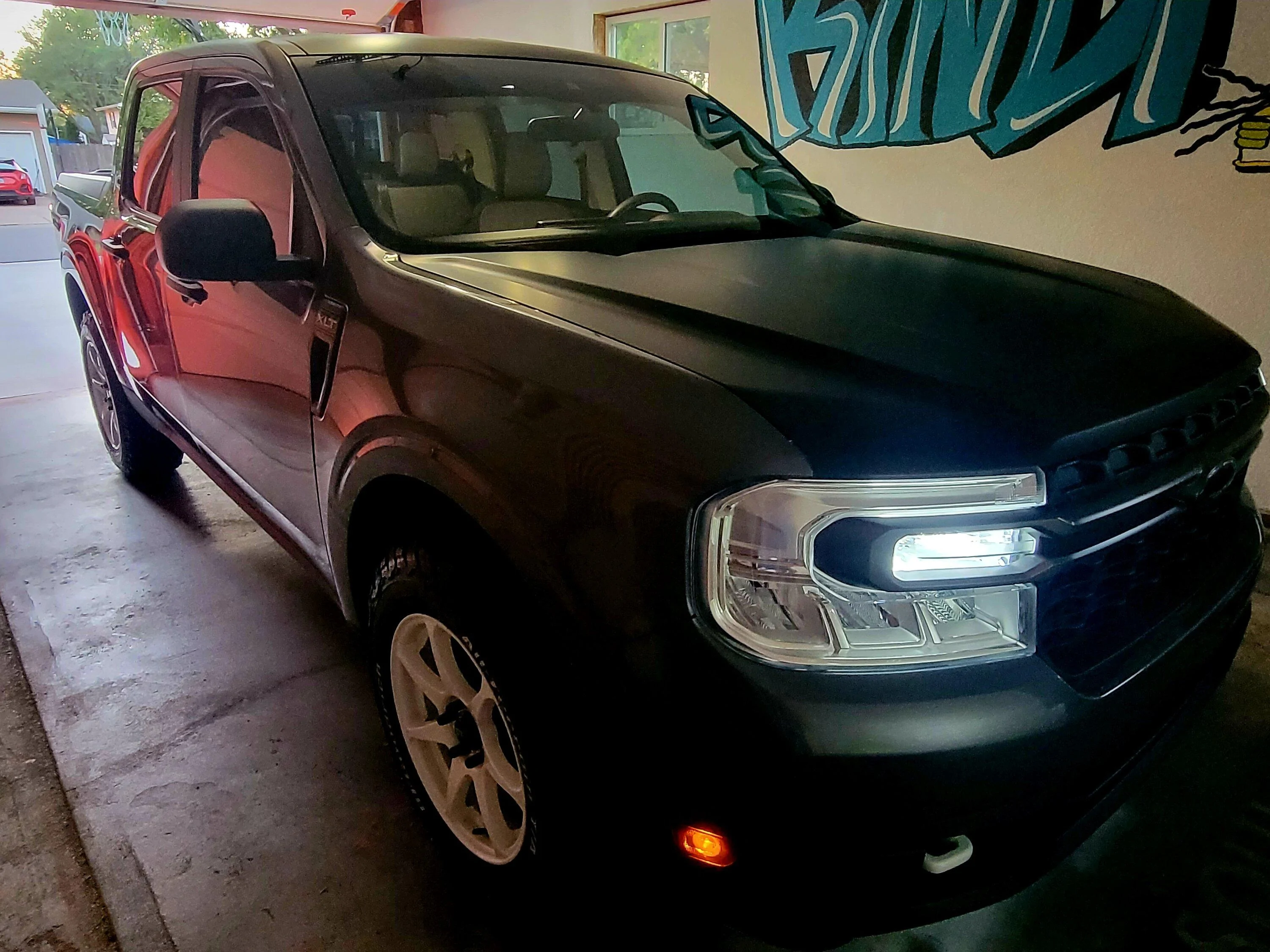Ford Maverick Carbonized Gray Maverick XLT w/ matte black hood wrap + white wheels 20231009_185852