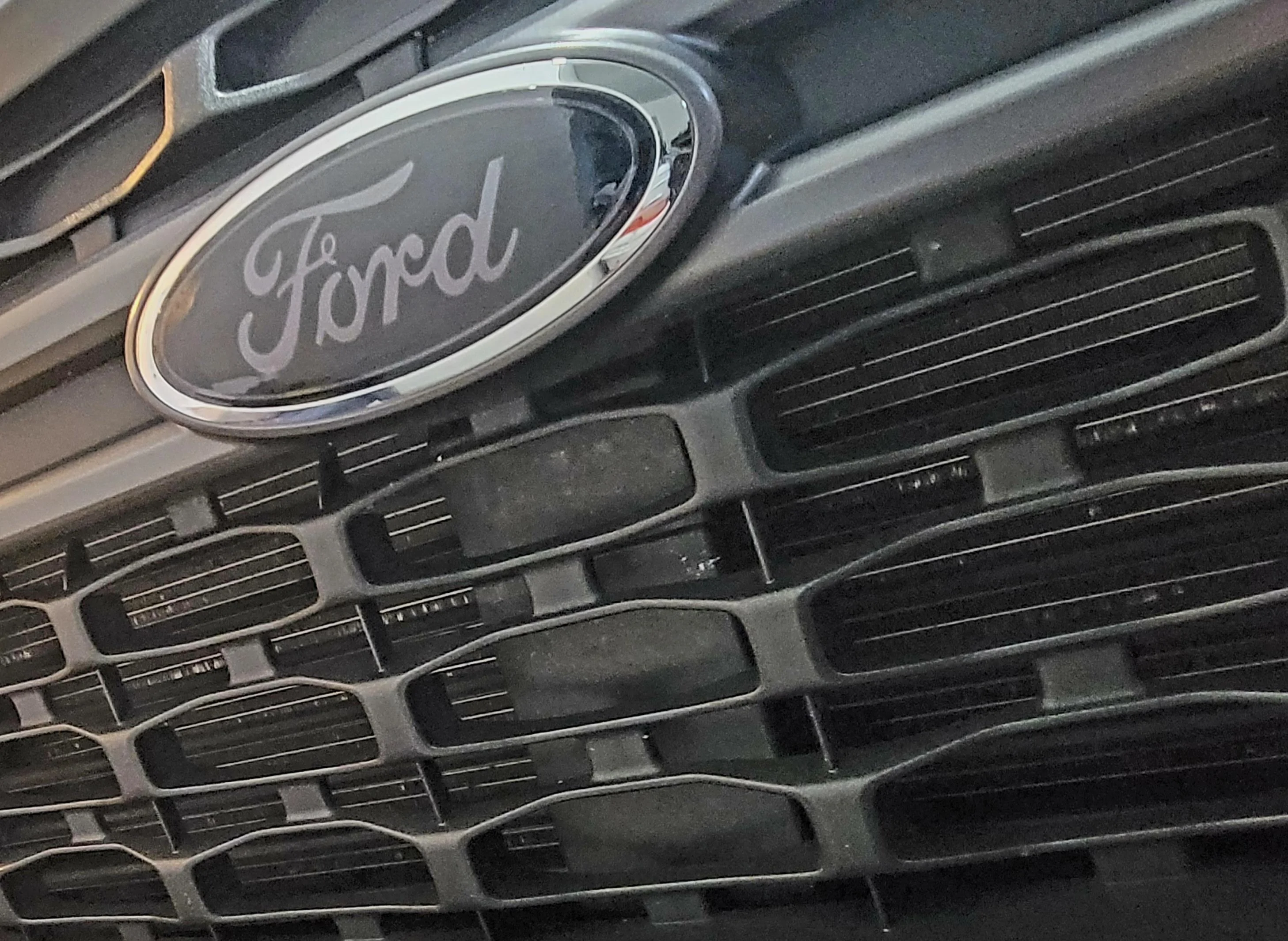 Ford Maverick Carbonized Gray Maverick XLT w/ matte black hood wrap + white wheels 20231009_184300