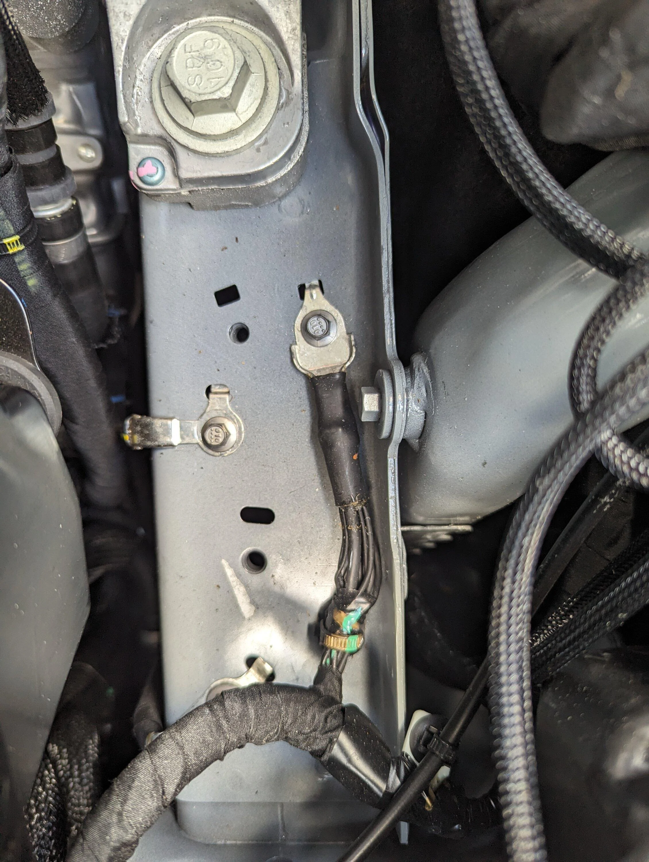Ford Maverick 23 Hybrid w/ Lightbar Ground Location/Issues...Solved 4