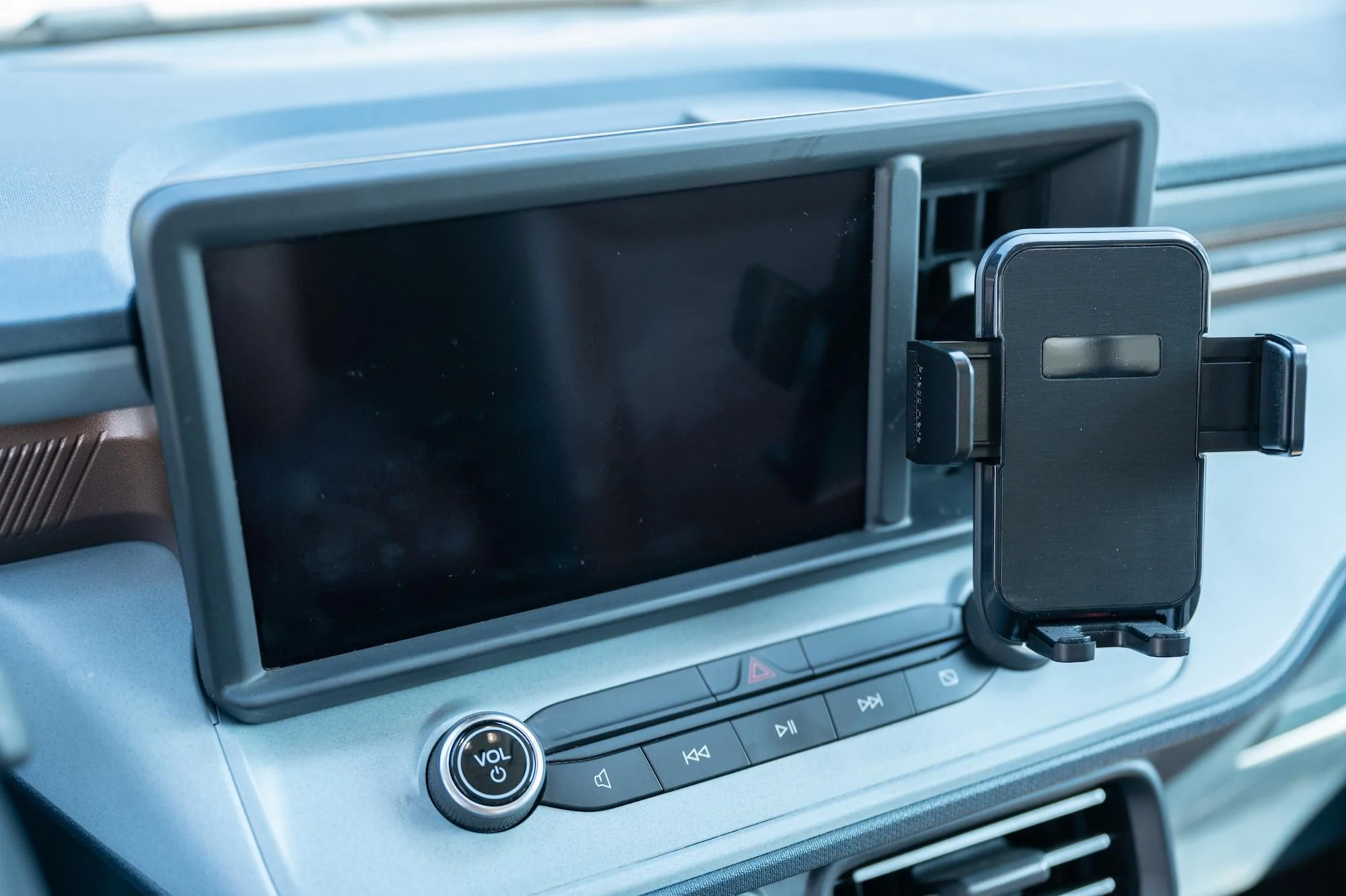 Ford Maverick Maverick Cubby Locking Phone Mount Grid 20230920-DSC_0484