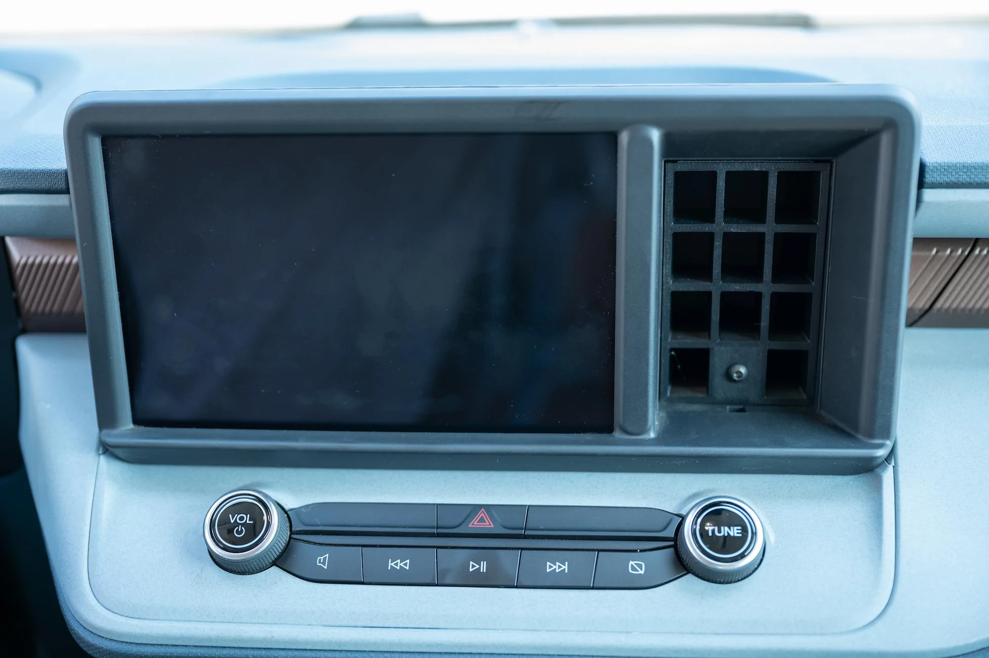 Ford Maverick Maverick Cubby Locking Phone Mount Grid 20230920-DSC_0477