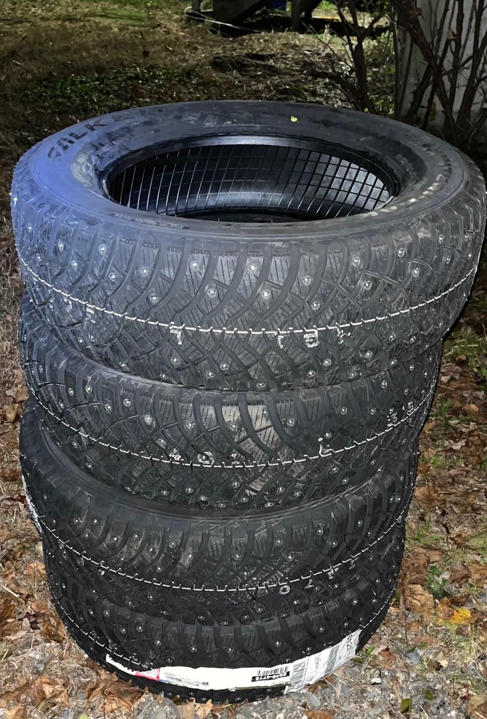 Ford Maverick Me thinks these are going to look awesome! Snows for Mav