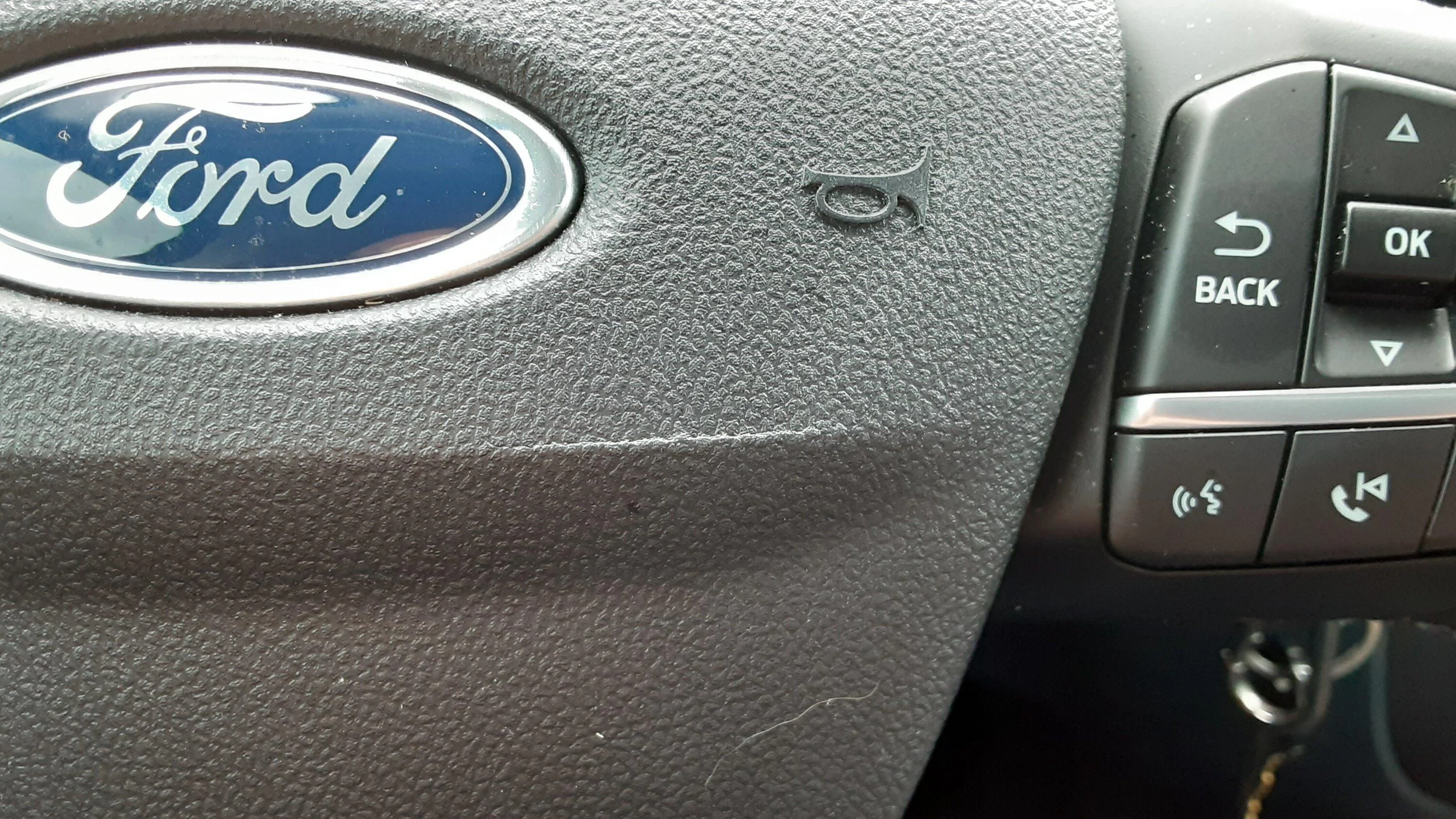 Ford Maverick Defective steering airbag cover 20230929_140947