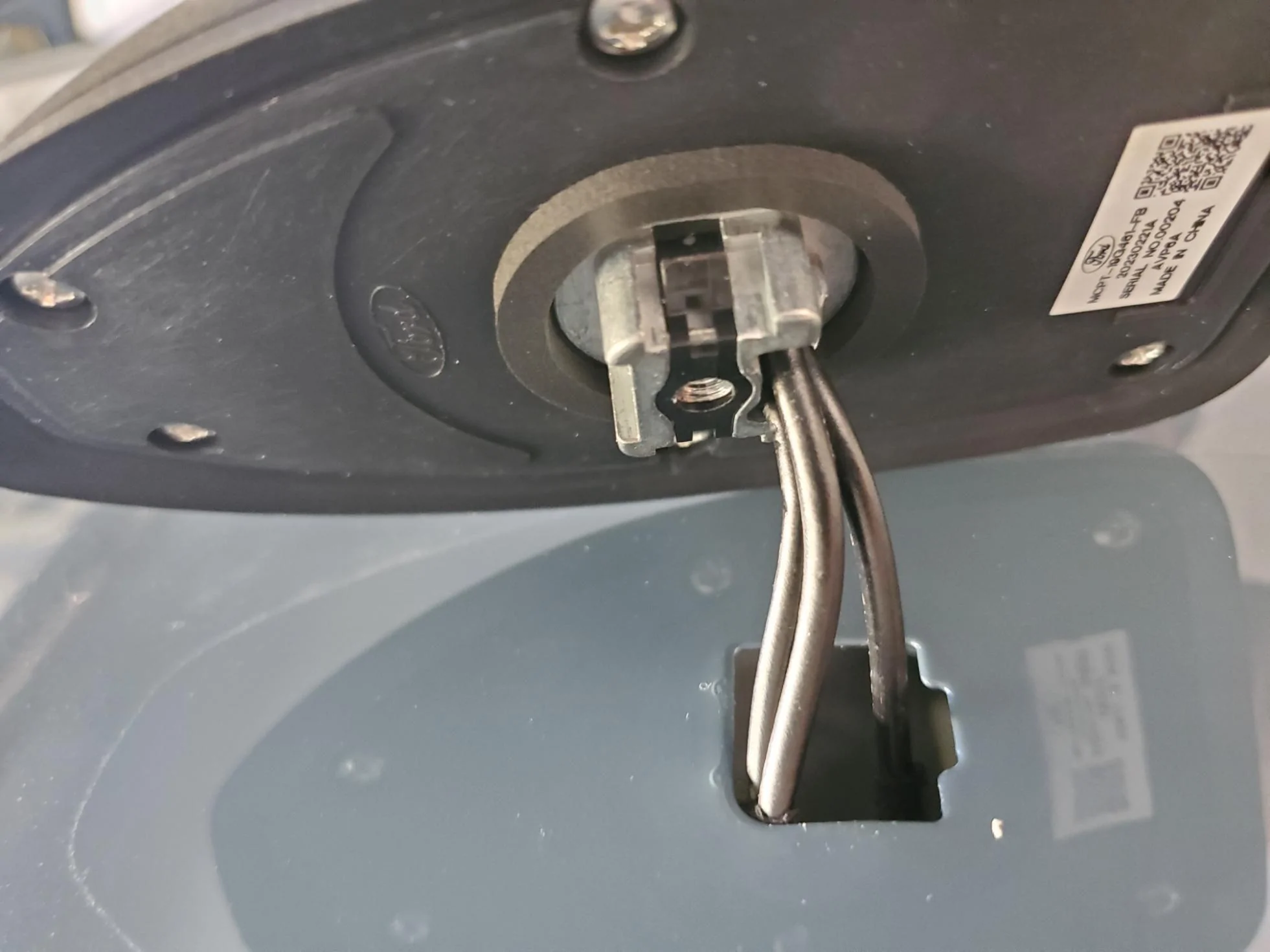 Ford Maverick Headliner, antenna, dome light removal Antenna extract