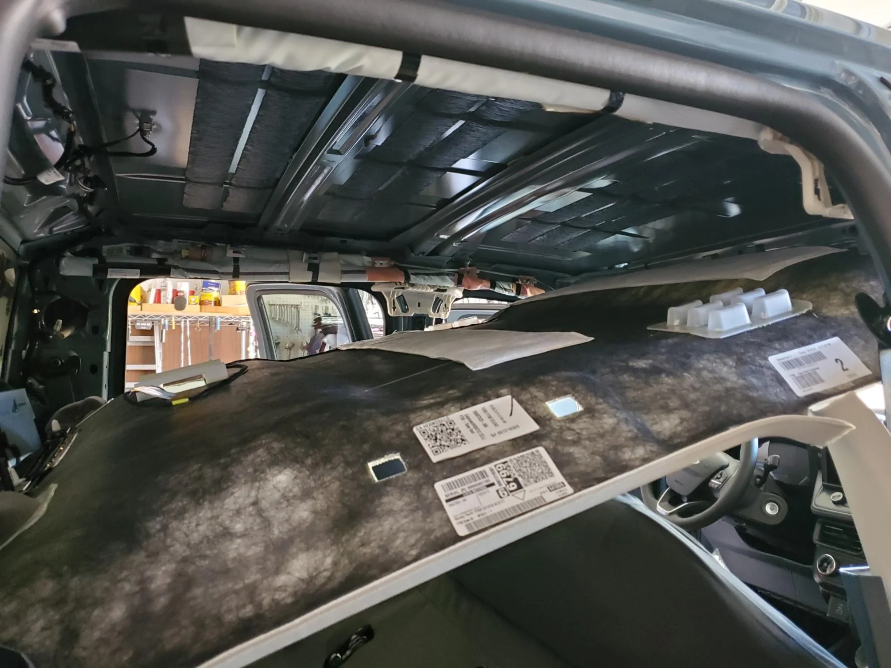 Ford Maverick Headliner, antenna, dome light removal Ceiling 01