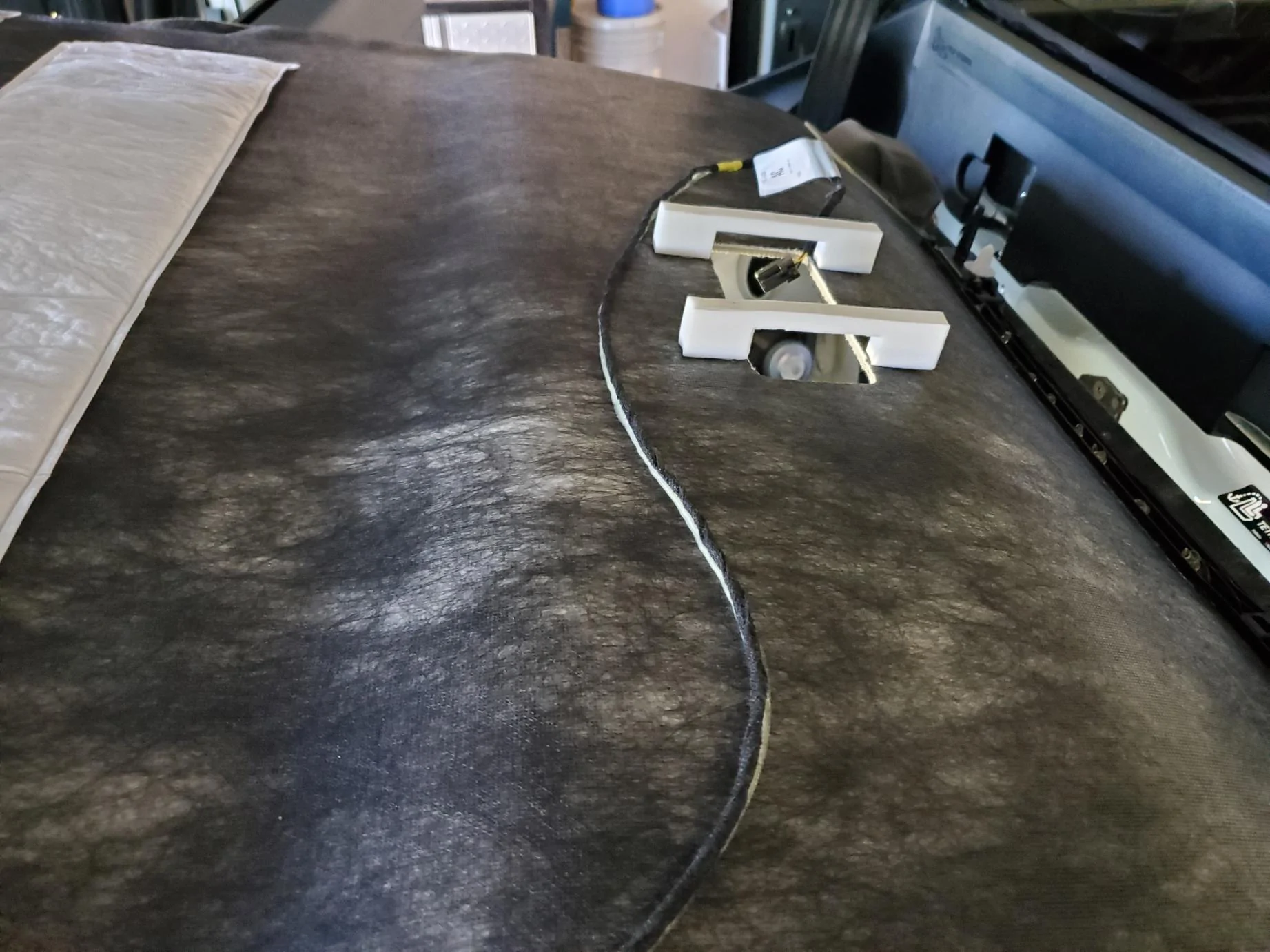 Ford Maverick Headliner, antenna, dome light removal Headliner top 02