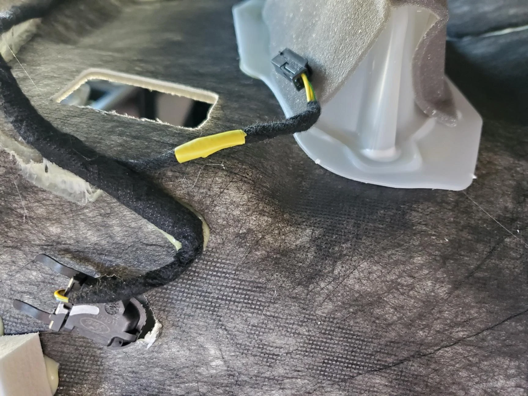 Ford Maverick Headliner, antenna, dome light removal Headliner top 03