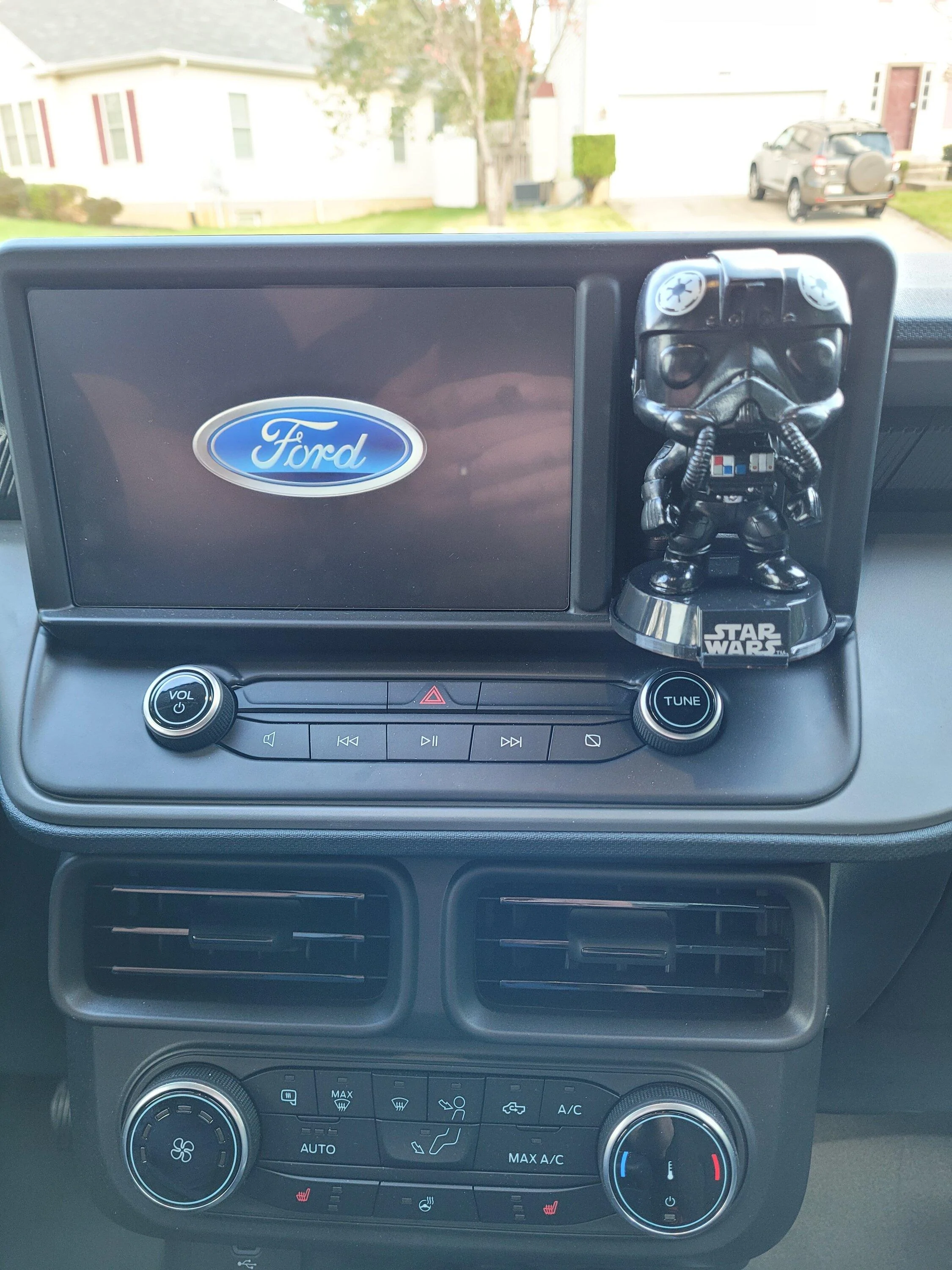 Ford Maverick That awkward cubbie next to the infotainment screen 20231020_155025