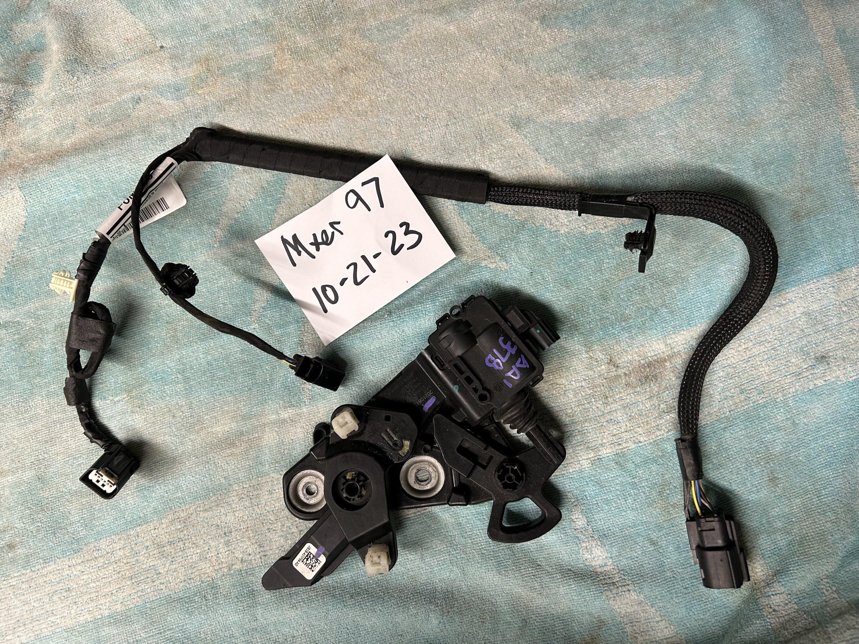 Ford Maverick XL power locking tailgate kit IMG_4297