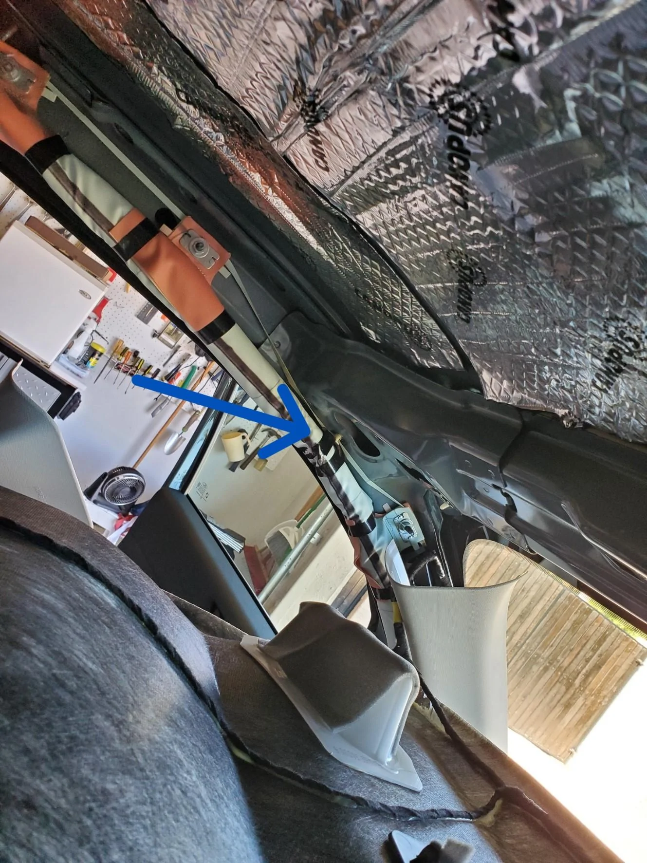 Ford Maverick Headliner, antenna, dome light removal Front hole oppo