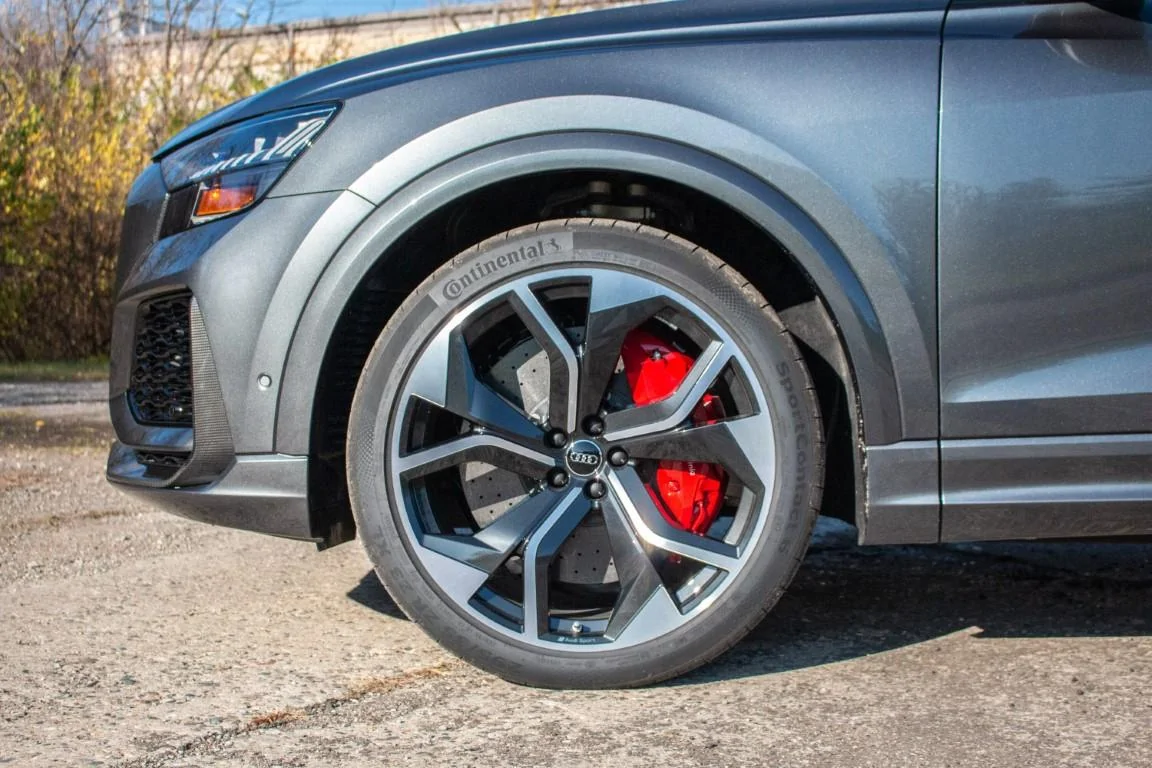 Ford Maverick painting calipers red with black rims. 2021-audi-rs-q8-31 (Medium)