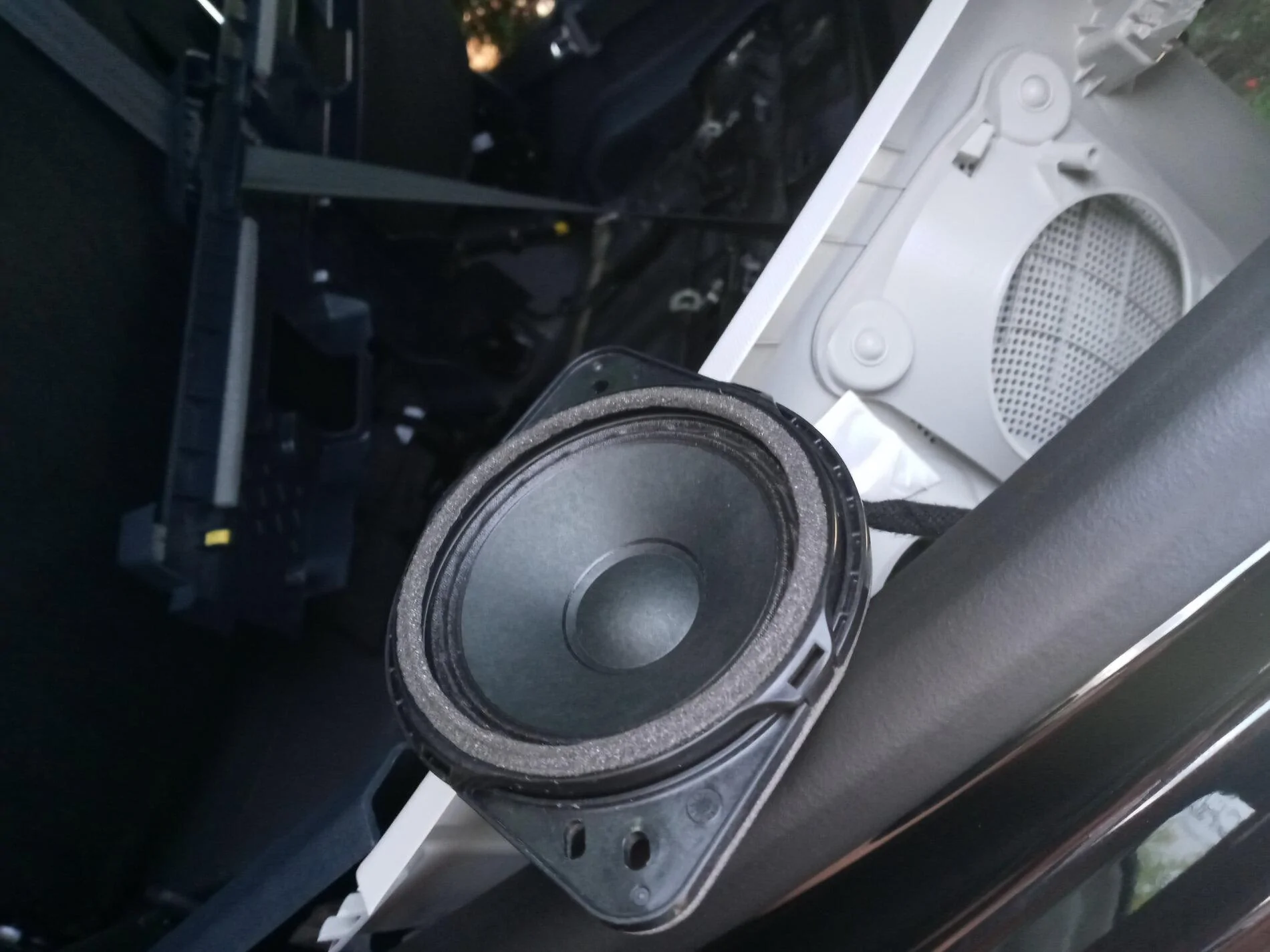 Ford Maverick Speaker removal and sizing 20211022_175707