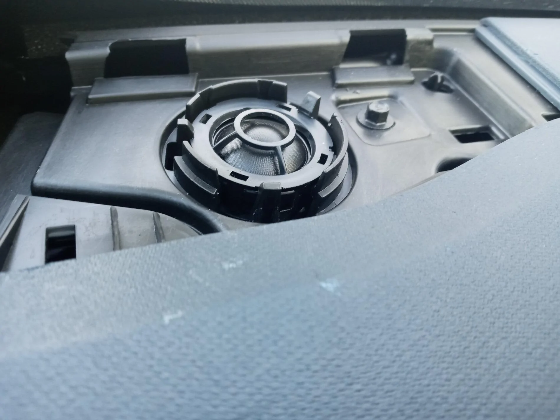 Ford Maverick Speaker removal and sizing 20211022_172547