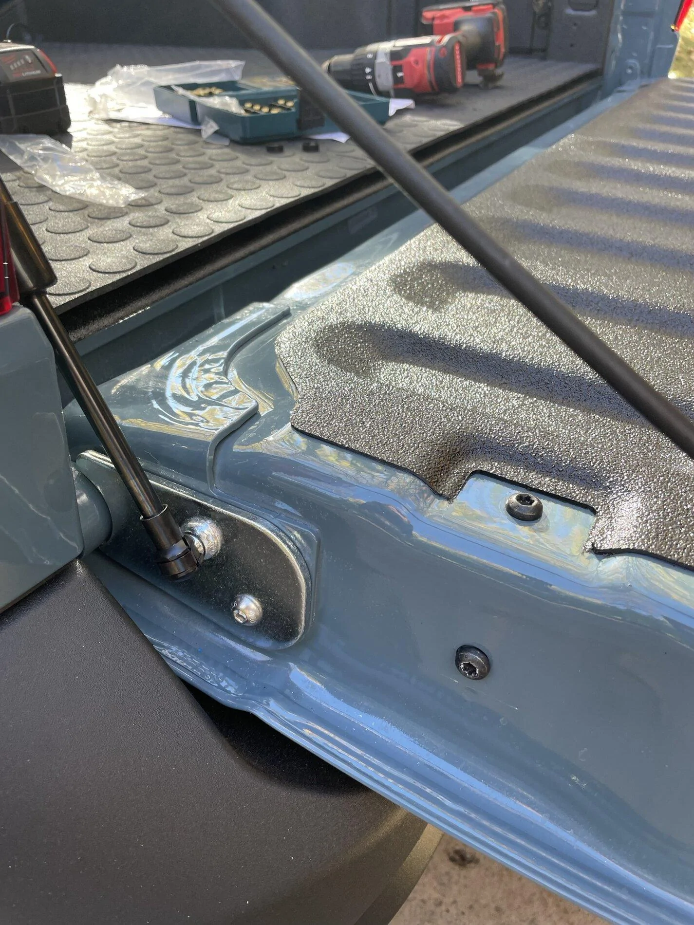 Ford Maverick Tailgate Assist hydraulic struts & custom bed mat on 2022 Maverick [video] ford maverick tailgate assist hydraulic struts 2