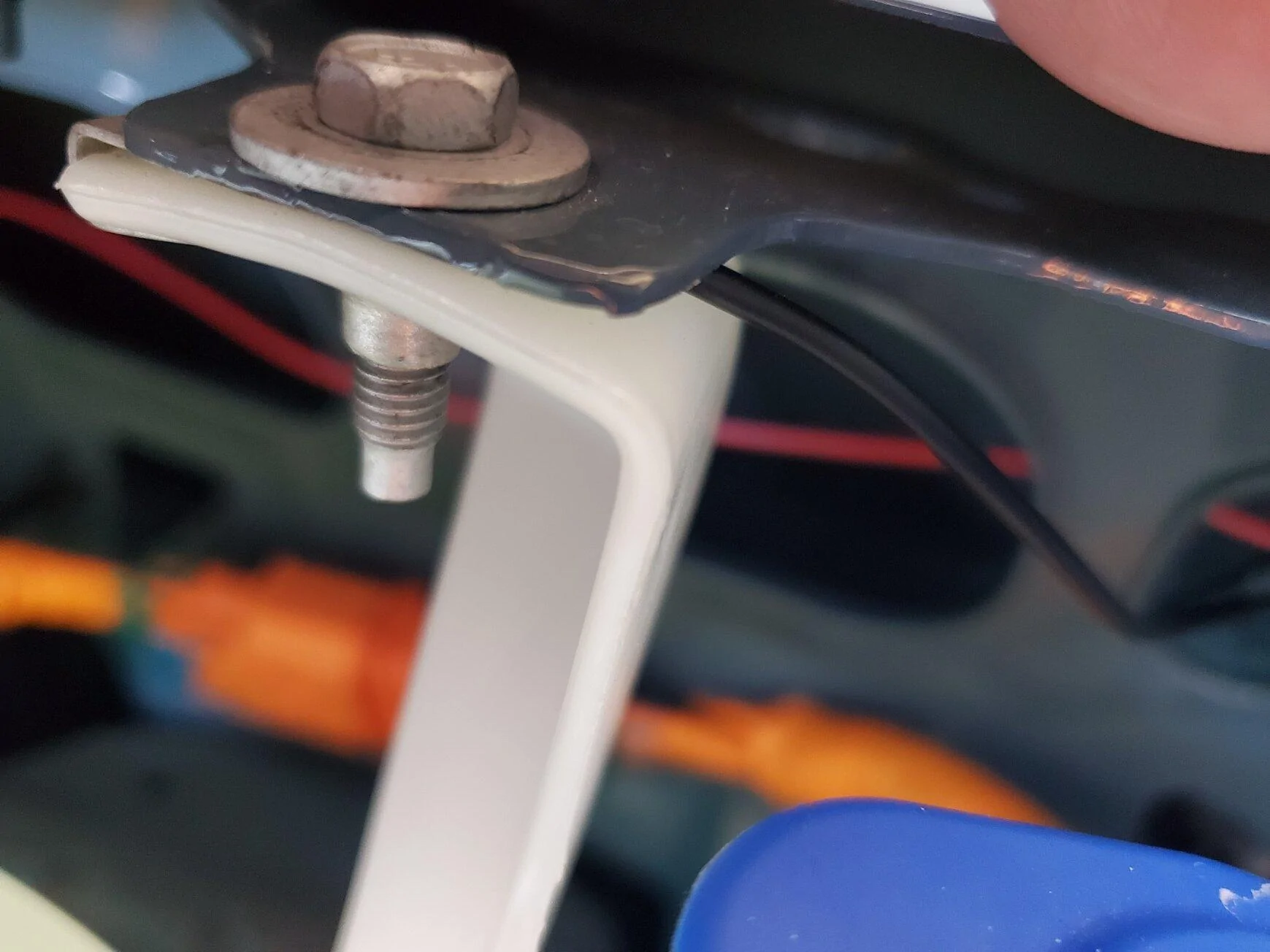 Ford Maverick 💡 Converting the Maverick side badge to a signal lamp light -- DIY how-to and result video [night video added] 3 - Pax ground