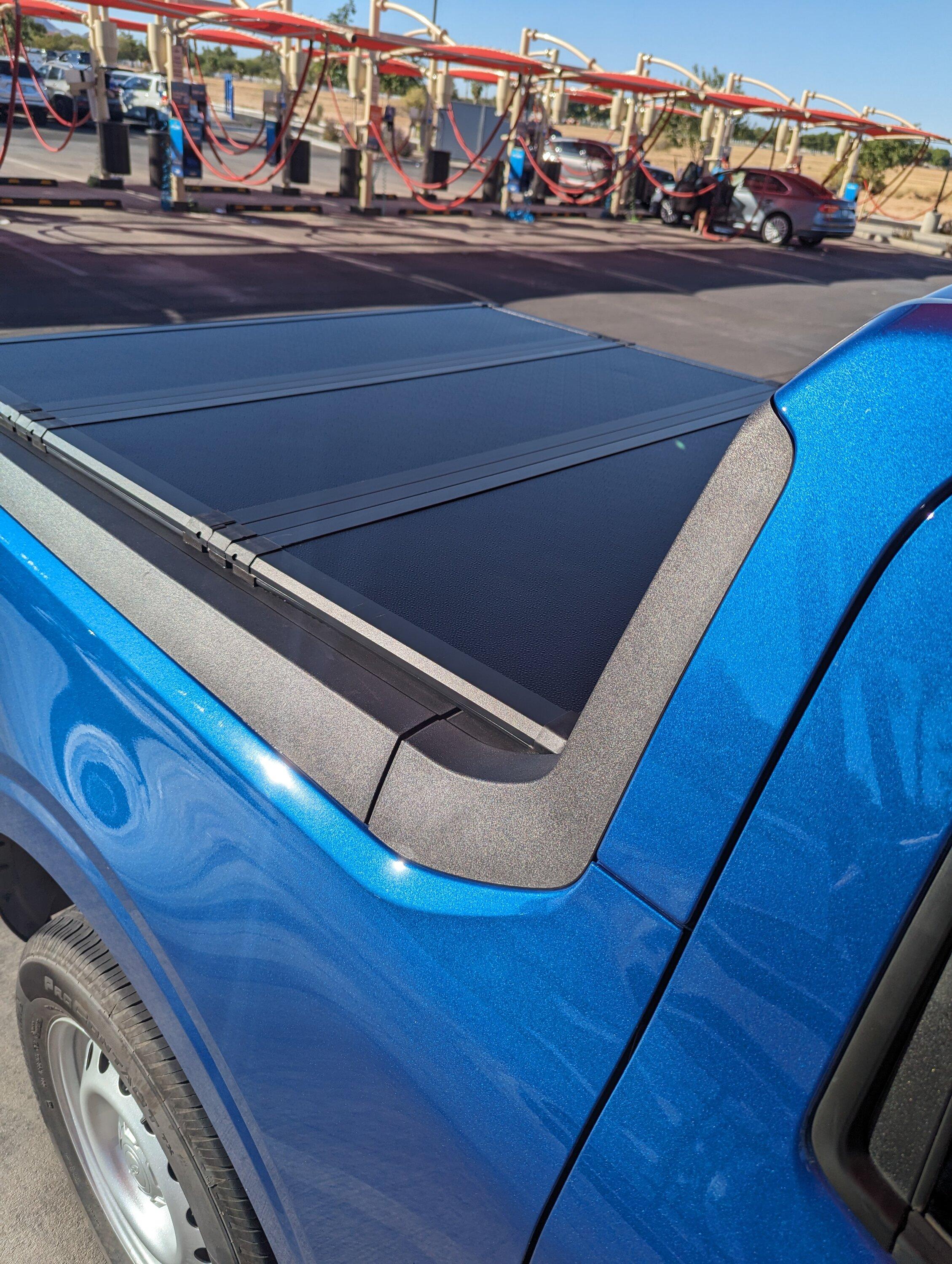 Ford Maverick Who has an Amazon tri-fold hard bed cover PXL_20231109_214909485