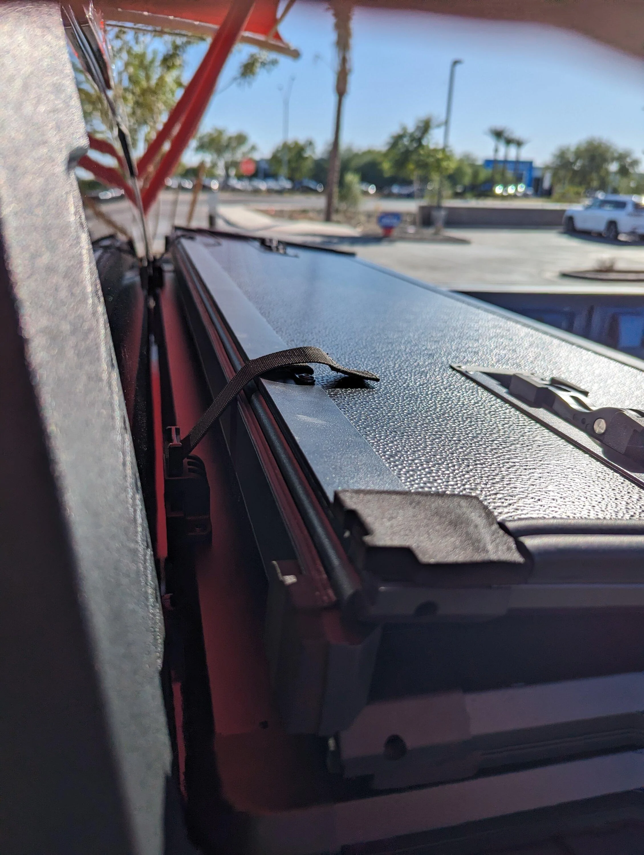 Ford Maverick Who has an Amazon tri-fold hard bed cover PXL_20231109_214602610