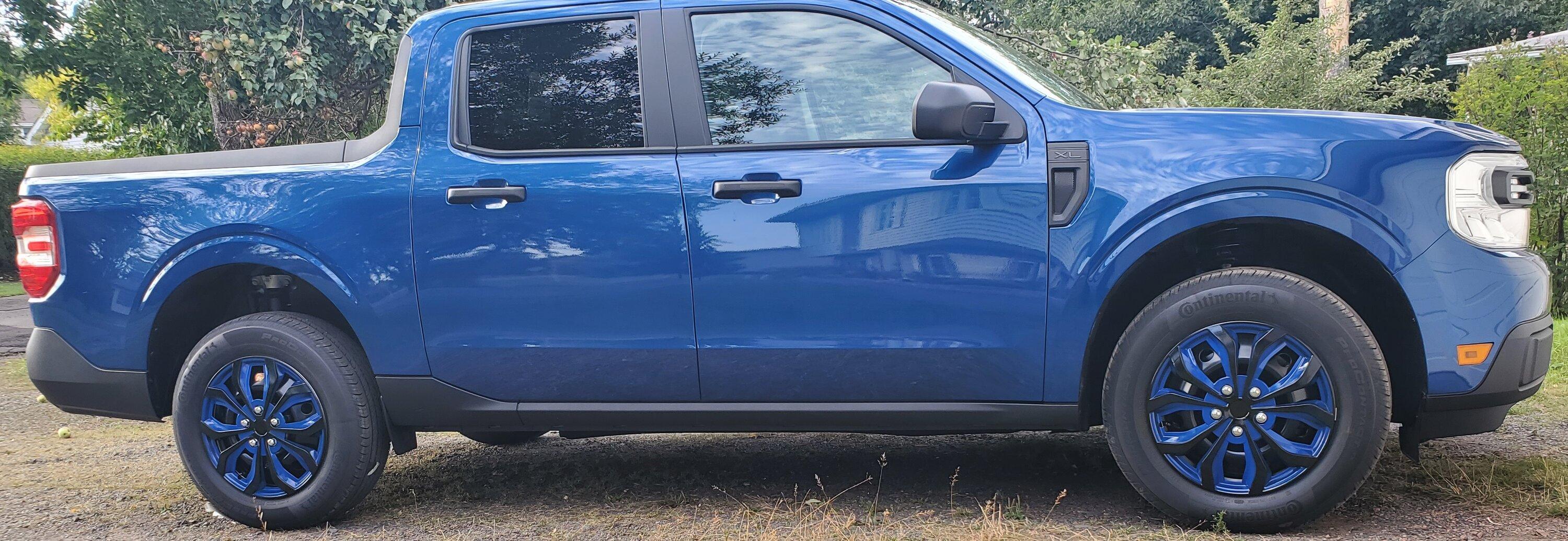 Ford Maverick Anyone paint steelies BLACK and install hubcaps??? mav_1