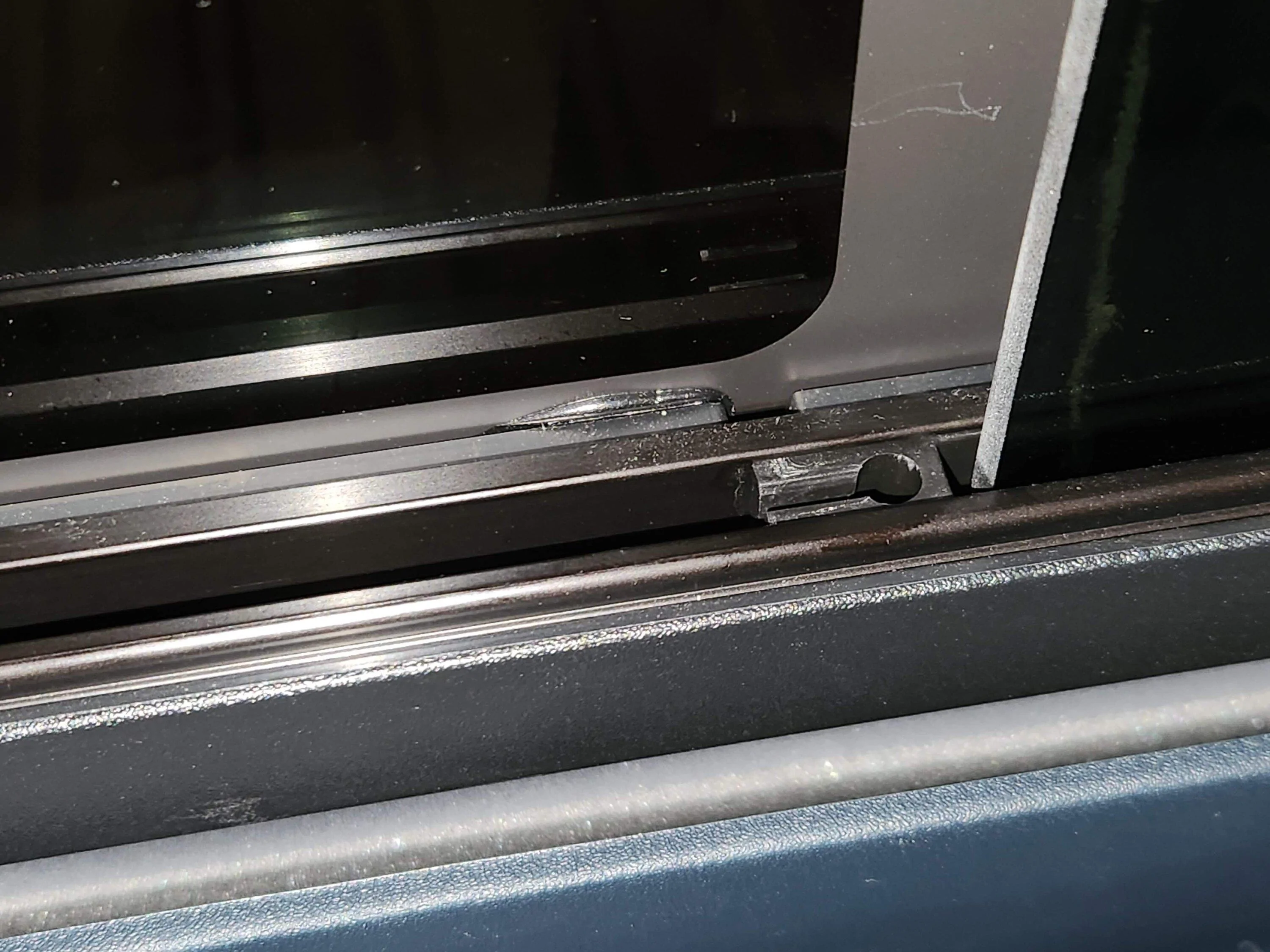 Ford Maverick Change rear sliding window to powered one… manualslider