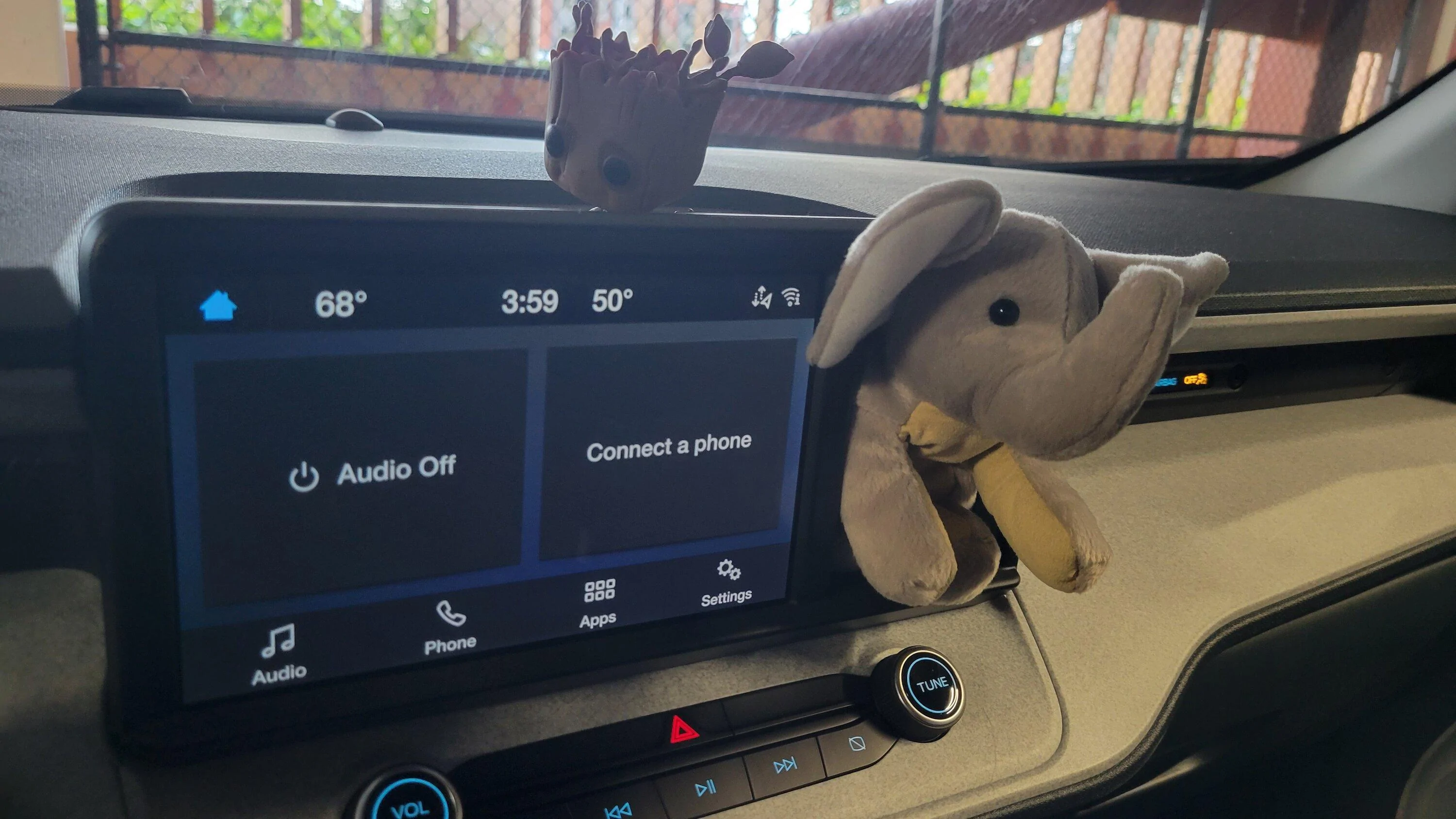 Ford Maverick That awkward cubbie next to the infotainment screen 20231119_145912