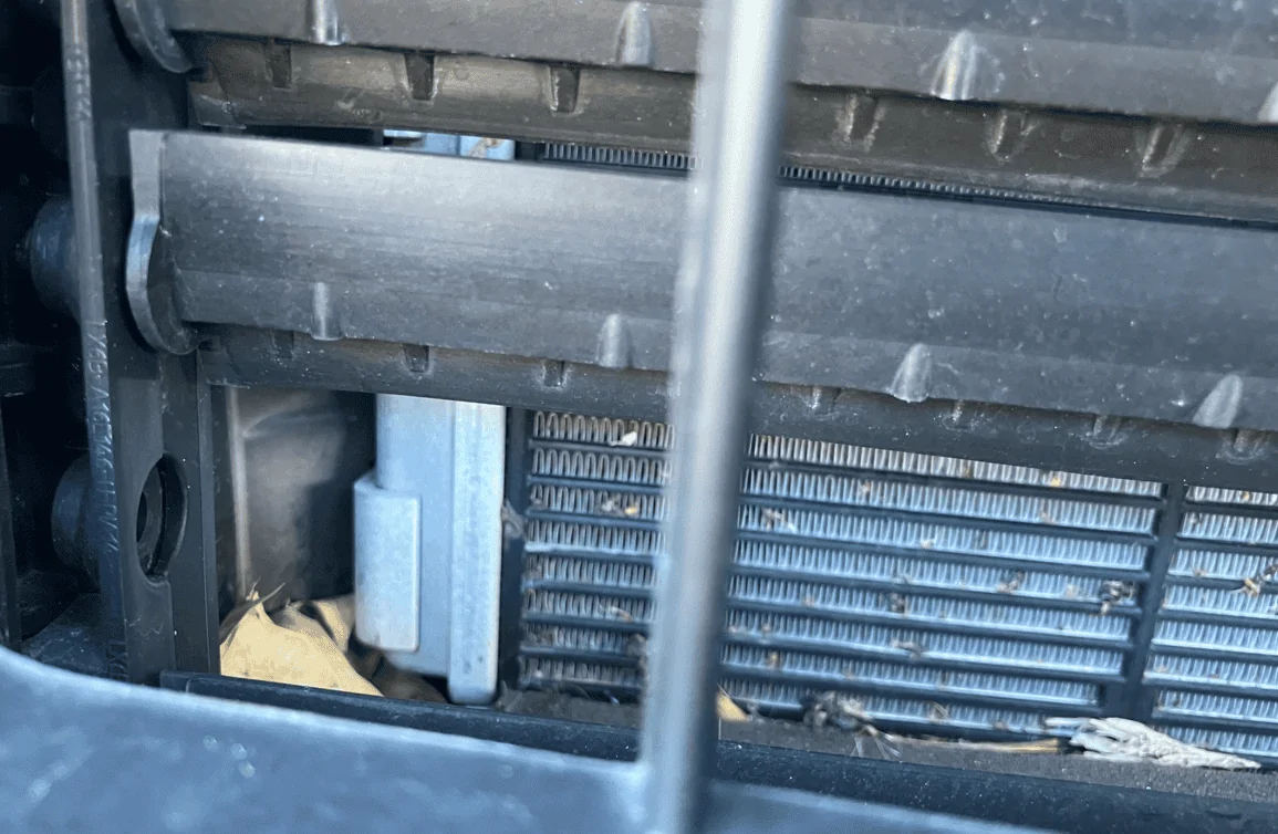 Ford Maverick Active Grille Shutter missing from the lower radiator of Hybrid 1700671886918