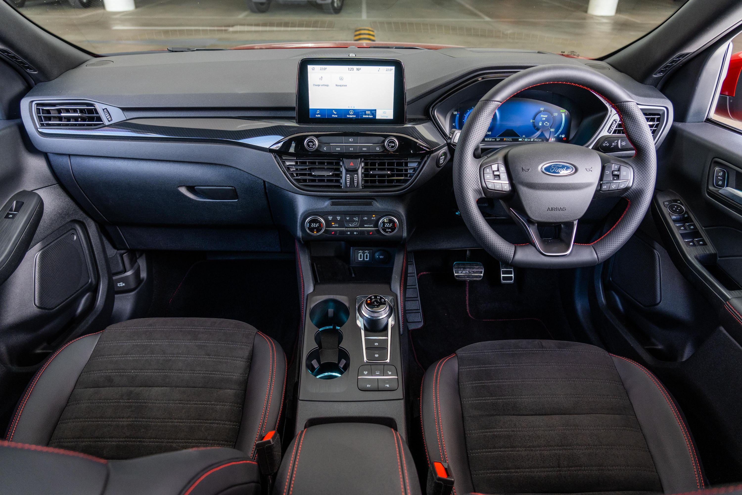 Ford Maverick Maverick Hybrid vs Escape EB 220504_Ford-Escape-Hybrid_Still-51