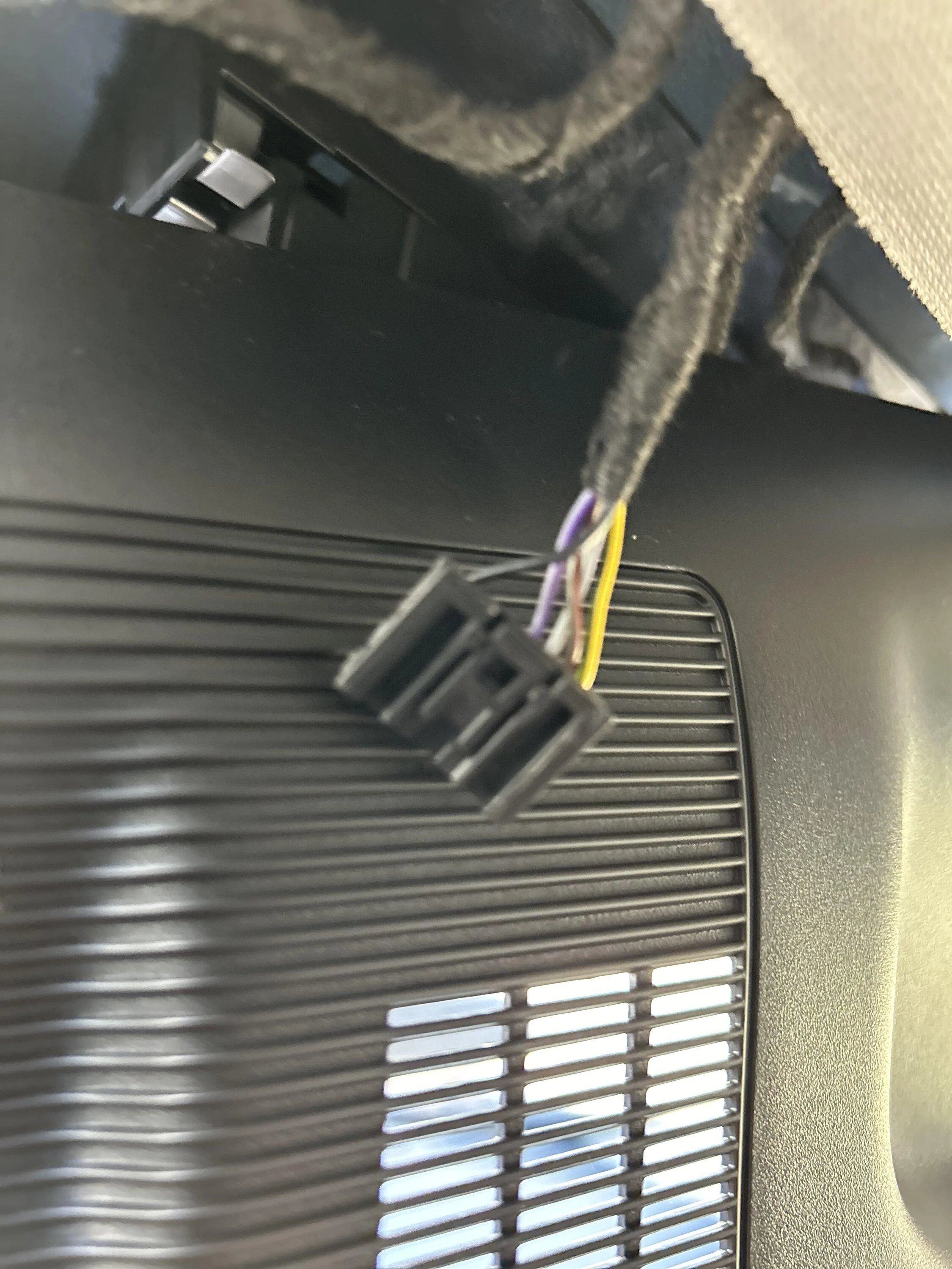 Ford Maverick Adding usb port IMG_6165