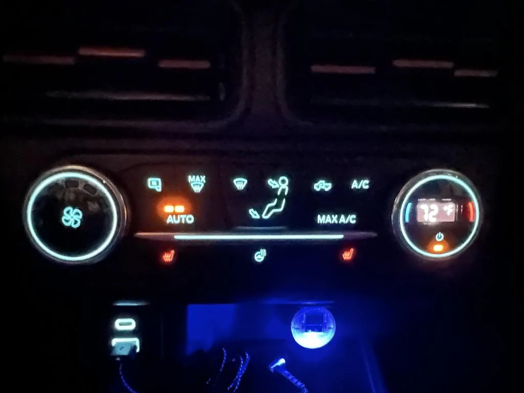 Ford Maverick Lariat Dual-Zone Climate Control Swap C9FB270F-0E2E-4DC4-A27F-2B673C77BE77_1_105_c