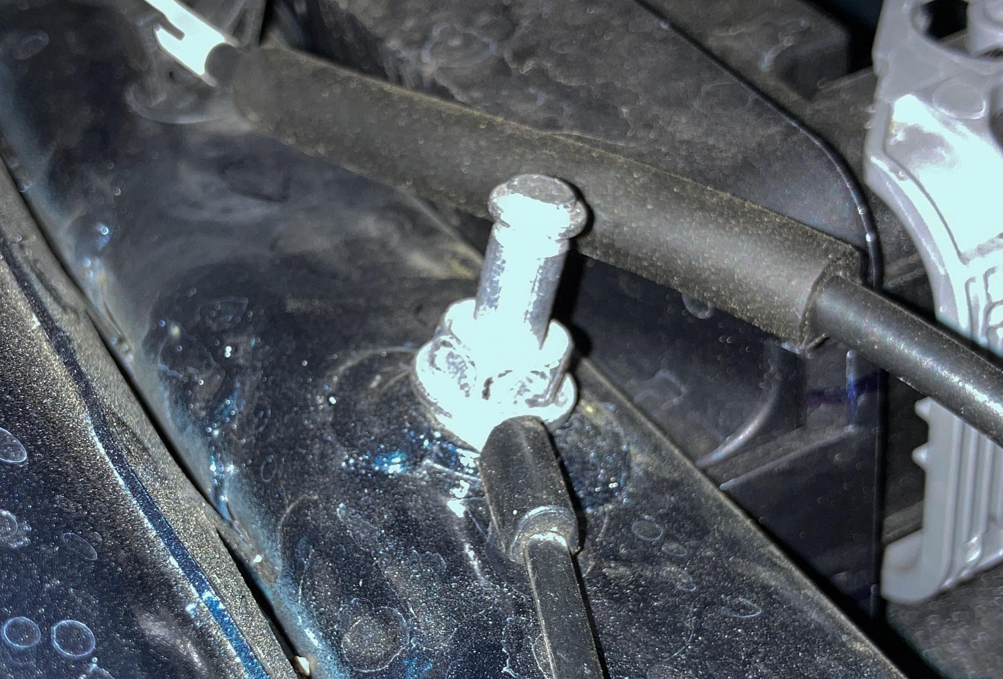 Ford Maverick Thread Size of Positive Terminal on Hybrid IMG_1339
