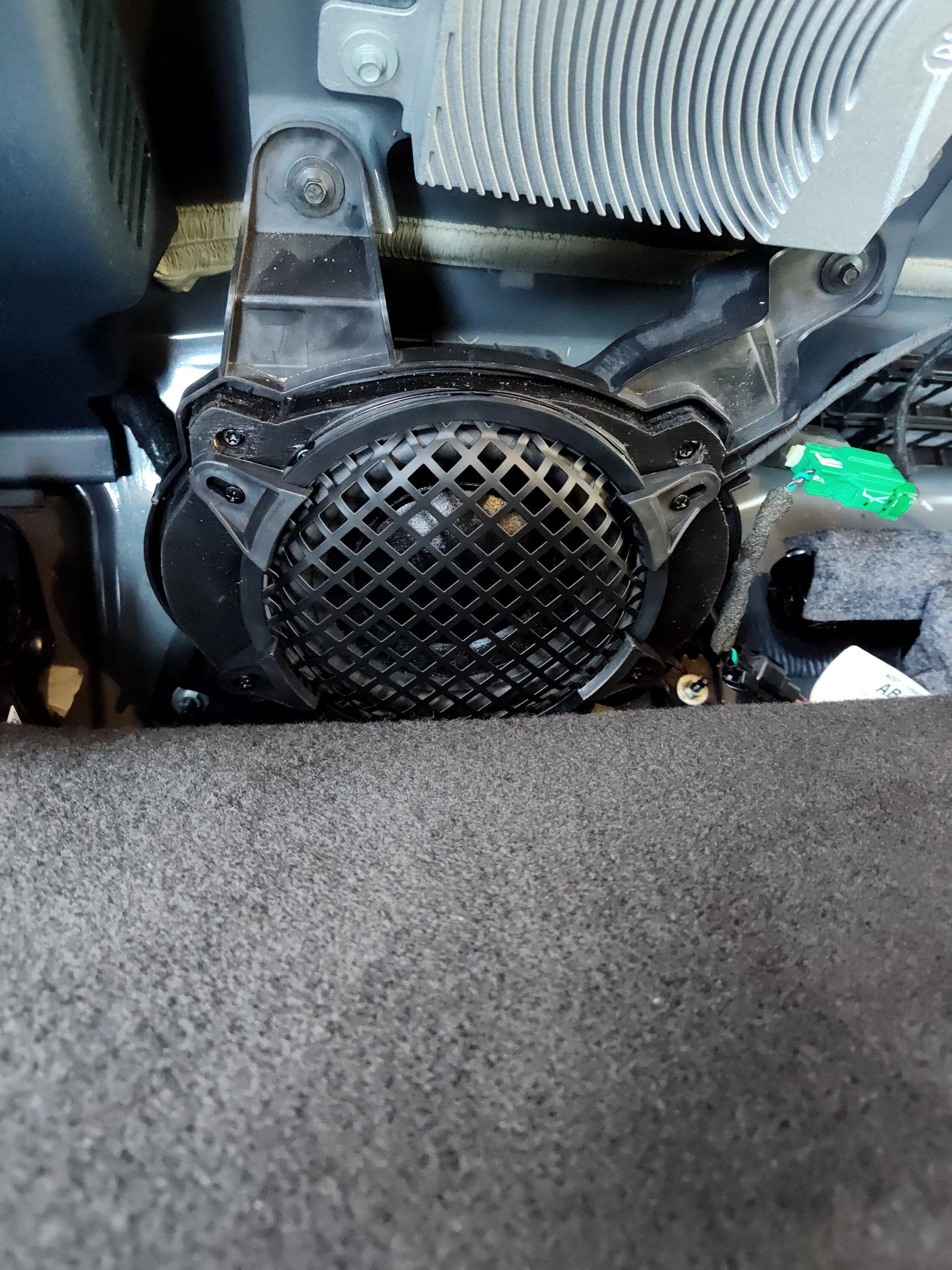 Ford Maverick Simple B&O upgrade and sub solution. 1700512075798577218170255278752