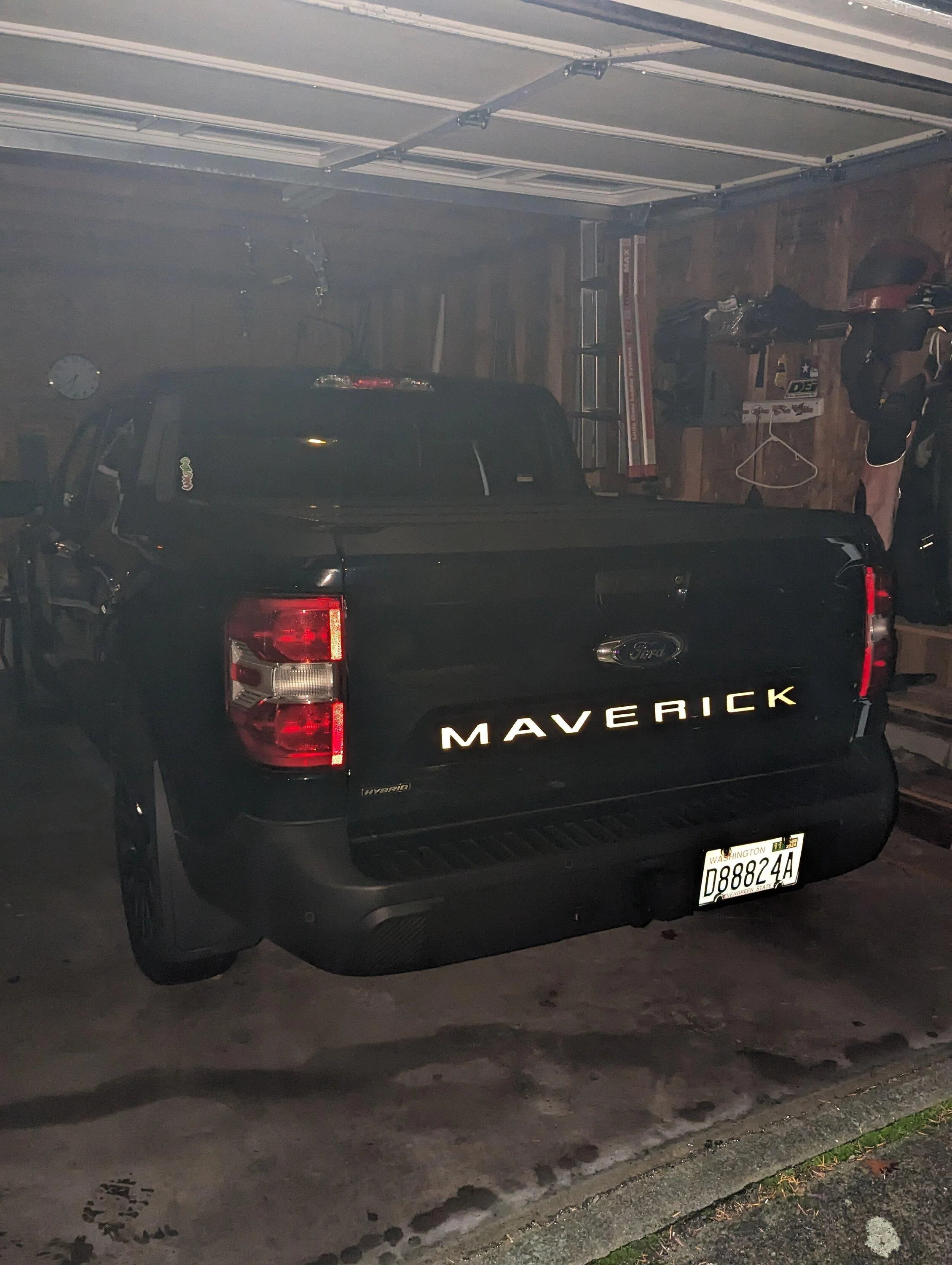 Ford Maverick What color tailgate lettering for Azure Gray Metallic Maverick? PXL_20231206_021554853