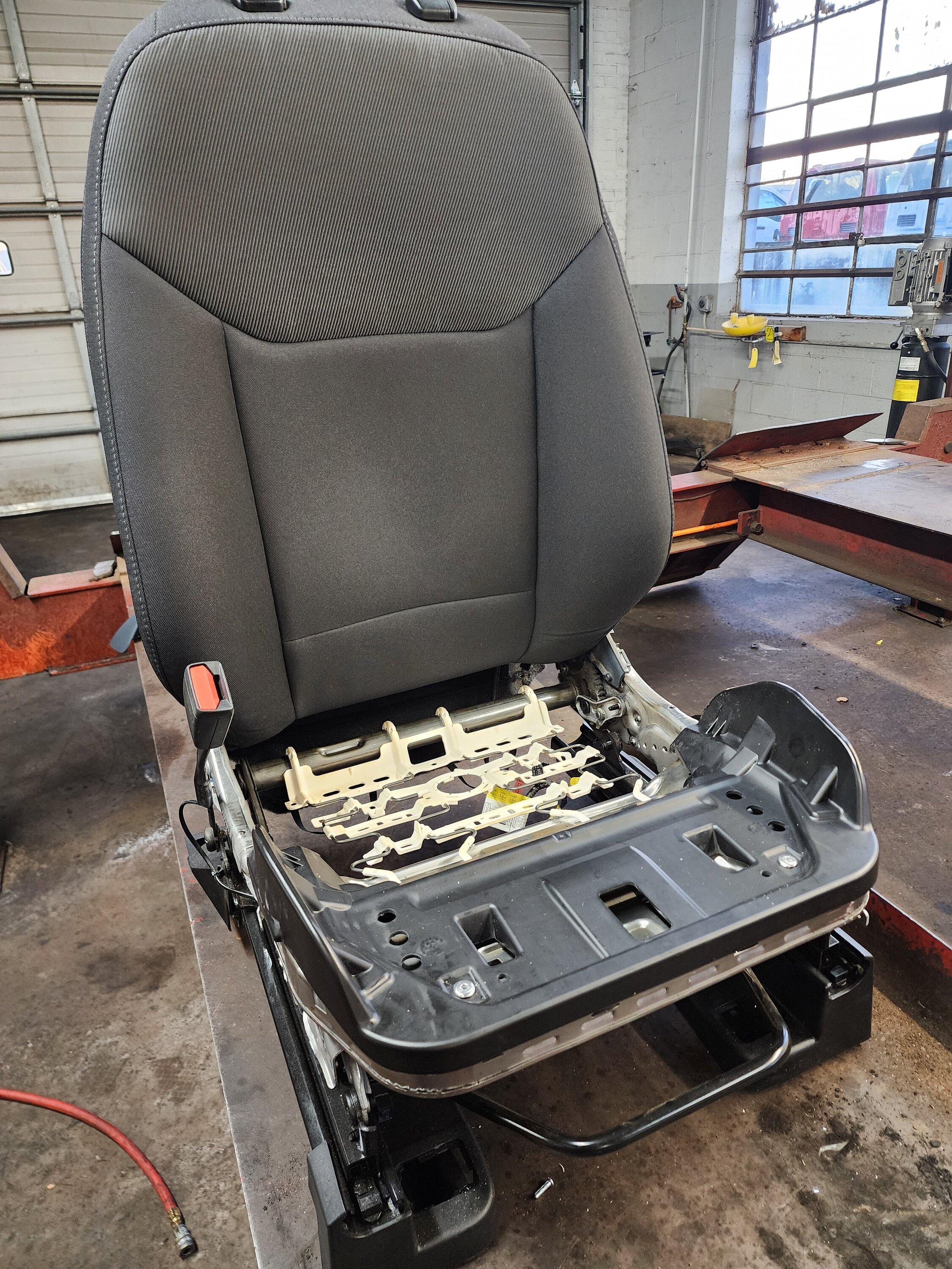 Ford Maverick 22 XL Lobo St Paddle shifters ,f150 Fog light Switch and Fog lights, Rotiforms Wheels Scale Suspension lowered and much more Oem Ford Accesories. 20231208_165013