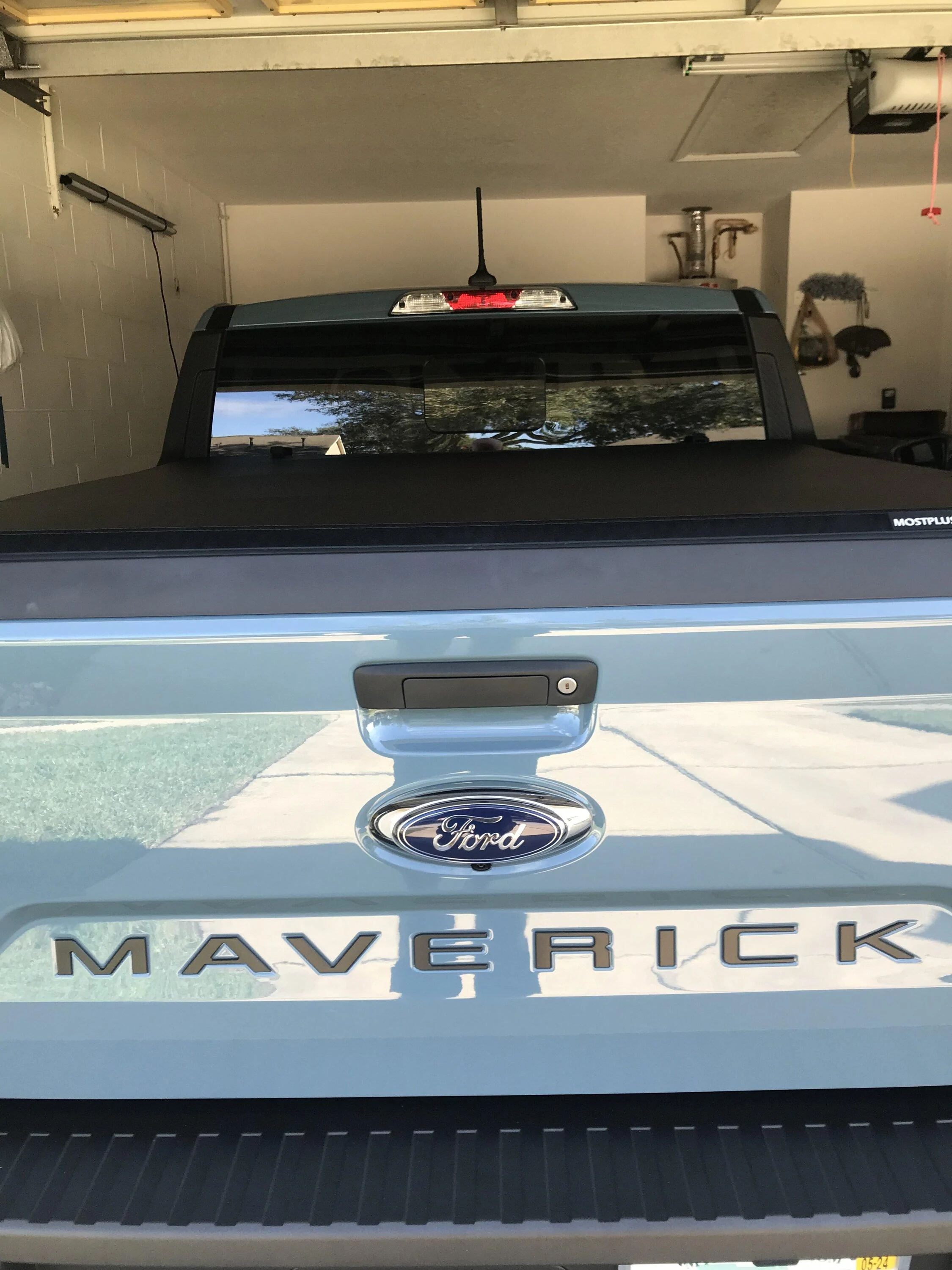 Ford Maverick What color tailgate lettering for Azure Gray Metallic Maverick? 99511724-3A68-406F-868B-280D665123B5