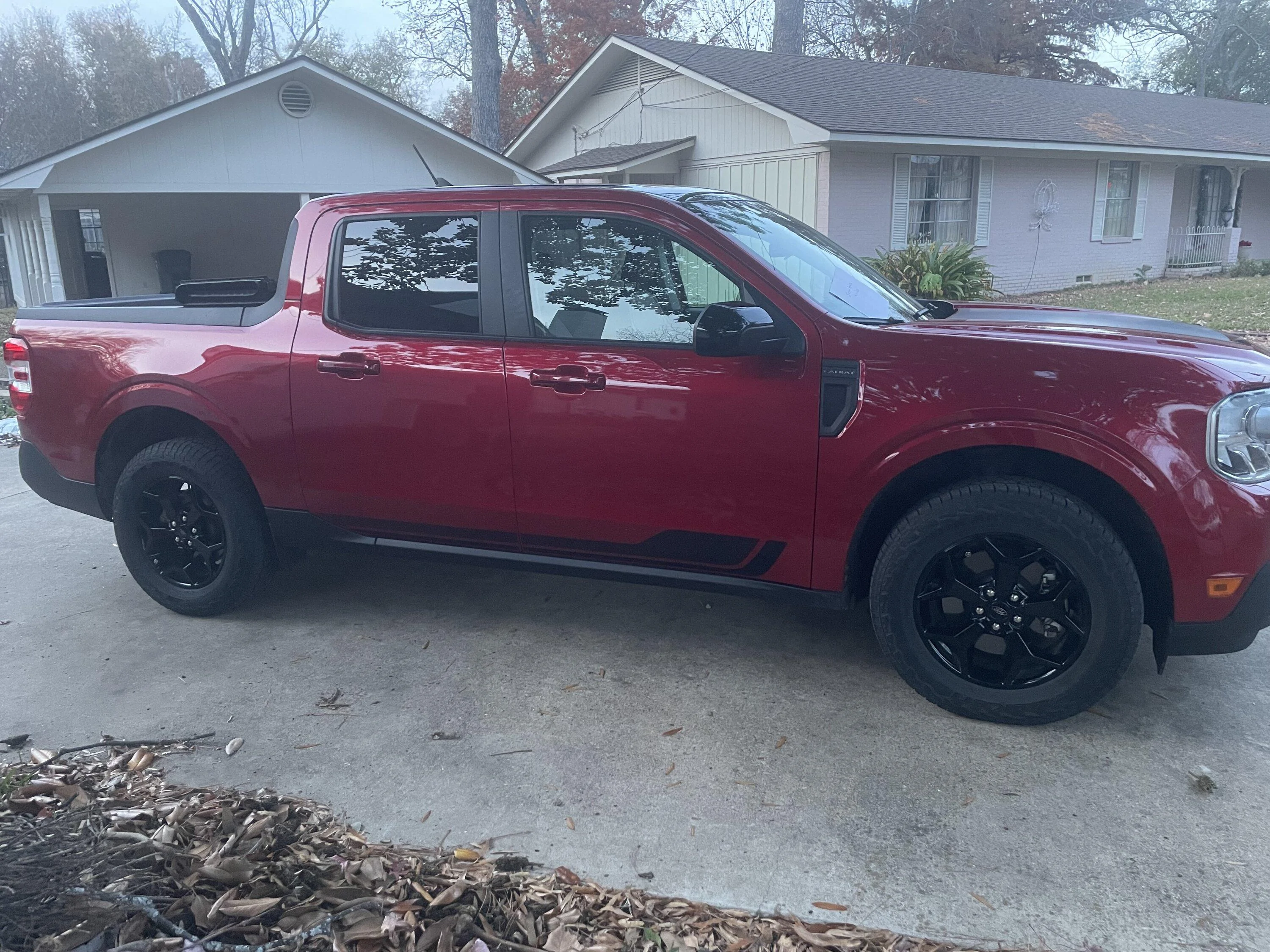 Ford Maverick 1st Edition. Lariat, Rapid Red IMG_8963