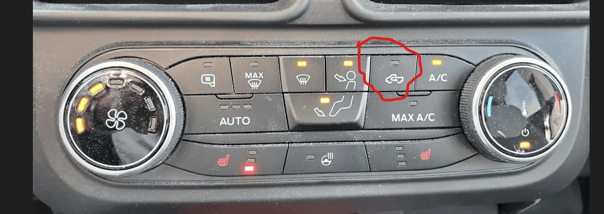 Ford Maverick Why does the recirculated air light keep going out? 1703697485017