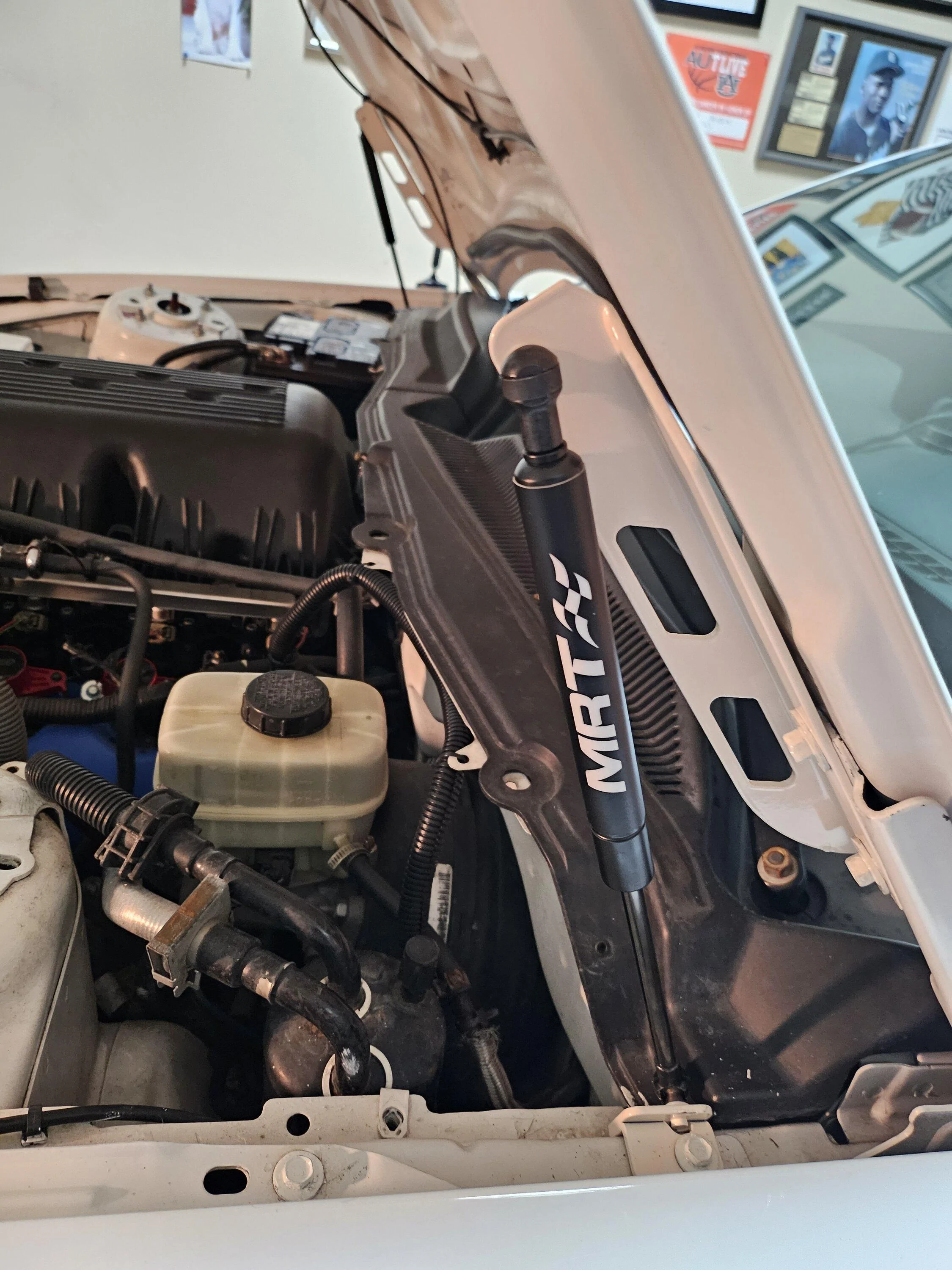 Ford Maverick MRT Hood Struts installed 20231226_181541