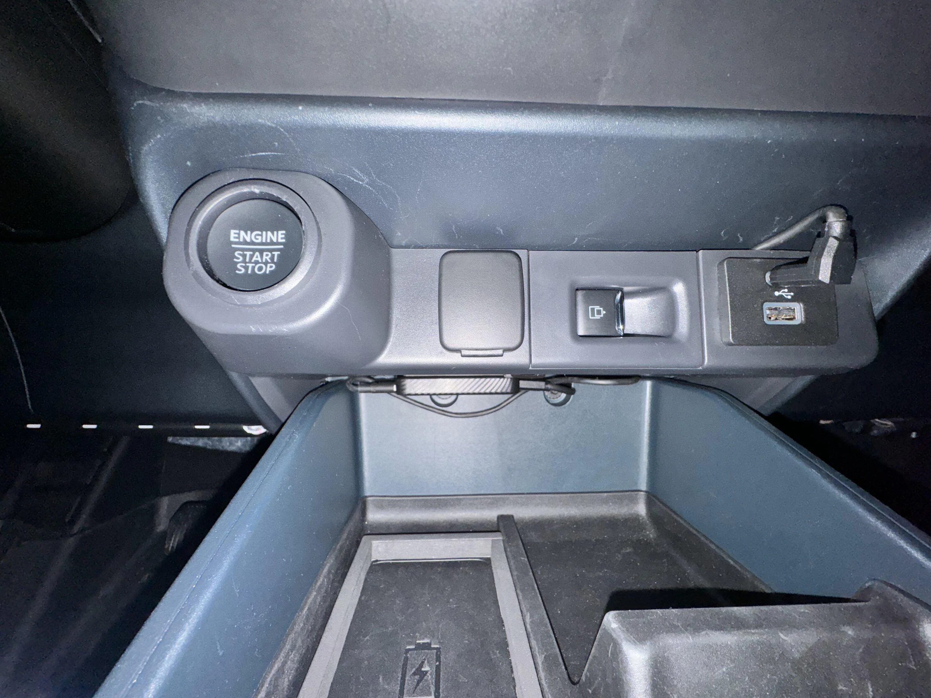 Ford Maverick Removal of trim around push button start/12V/USB? IMG_0581