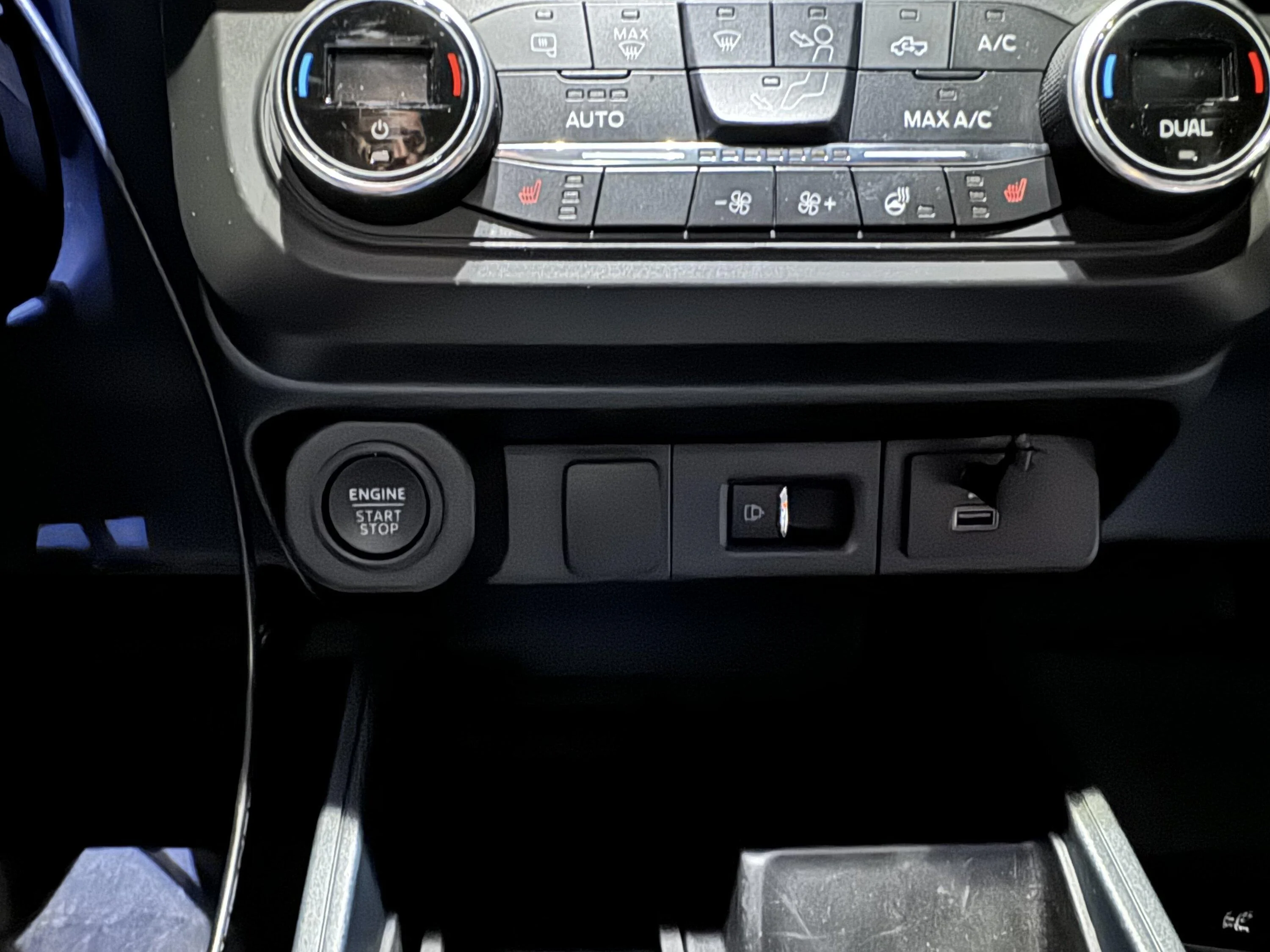Ford Maverick Removal of trim around push button start/12V/USB? IMG_0594
