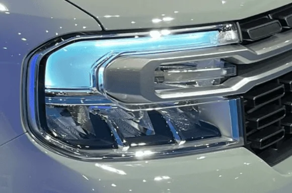Ford Maverick Lariat trim has unique grill? 5