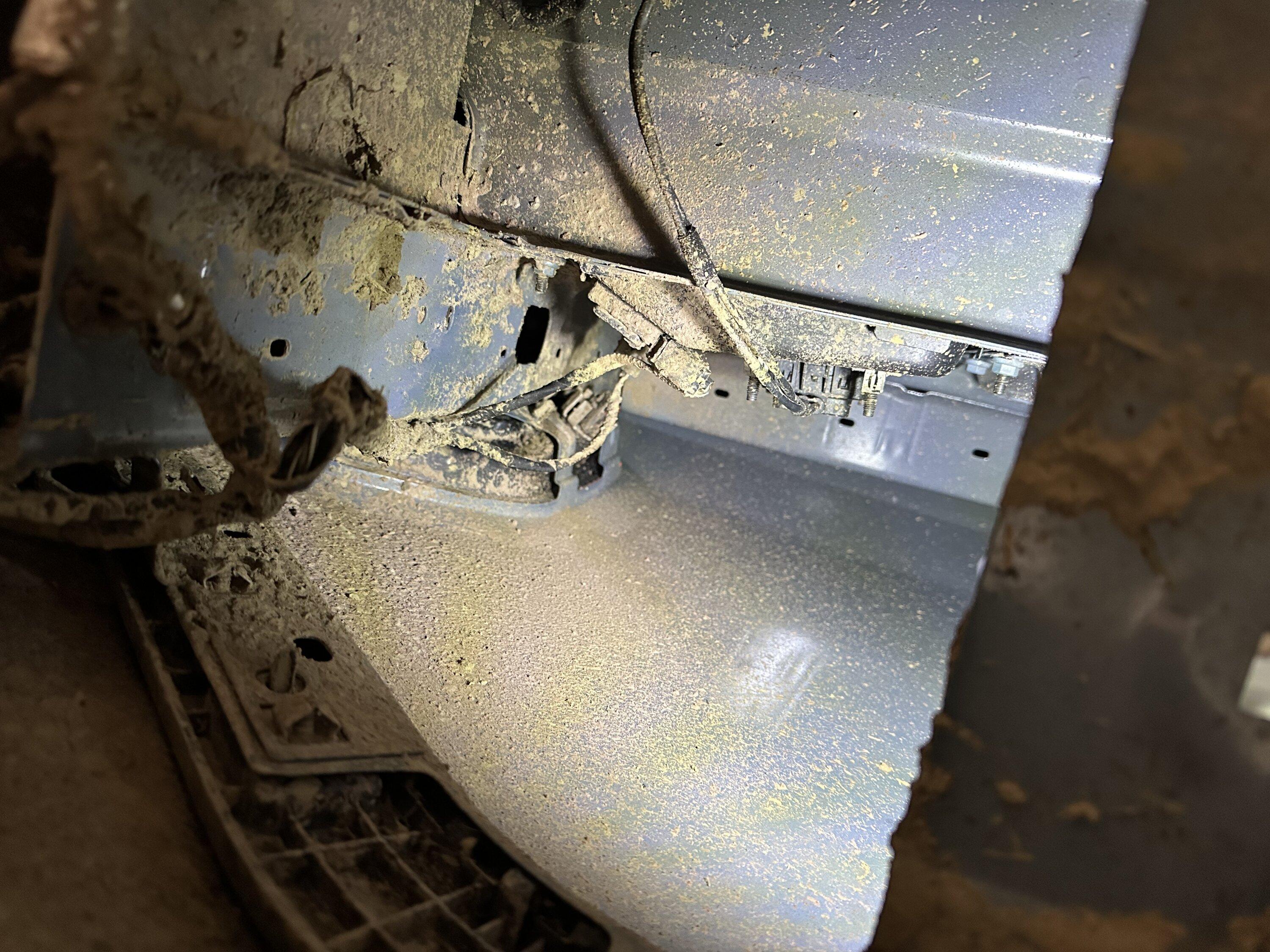 Ford Maverick Mud / salt / debris trap IMG_3706