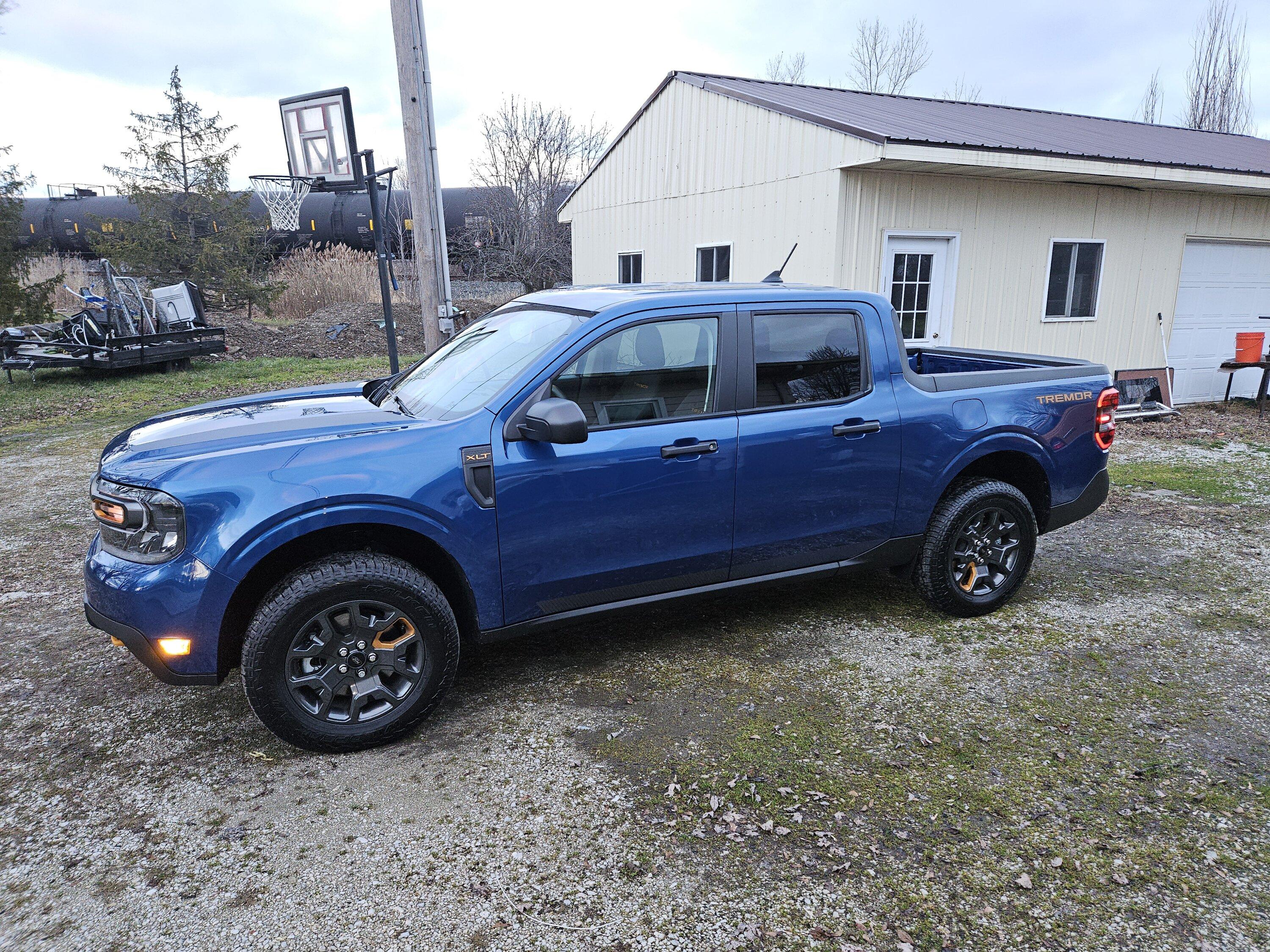 Ford Maverick New 24 Atlas blue tremor.. 20231230_170646