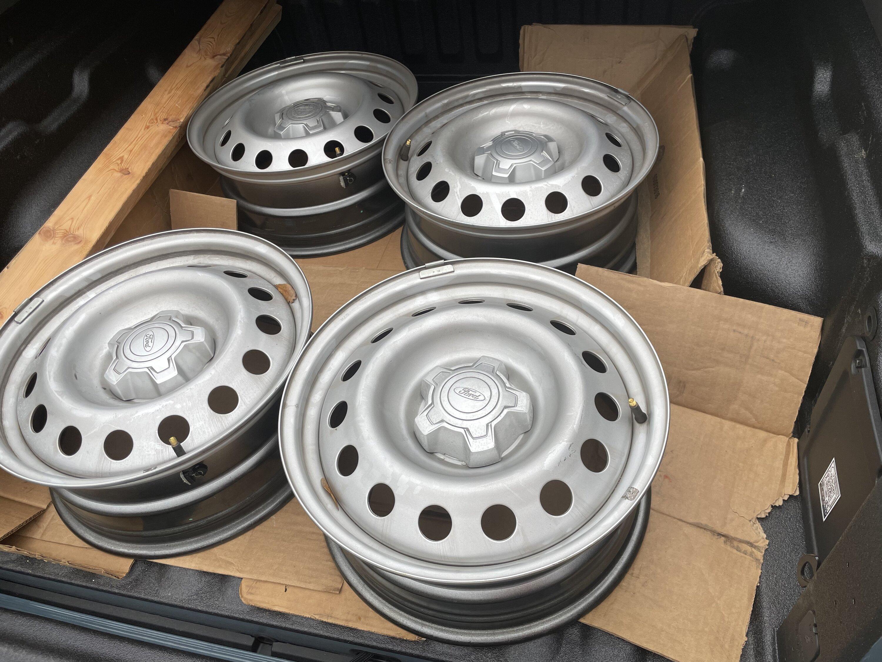 Ford Maverick 2023 steel wheels, center caps, tpms EC59070C-90B5-434B-AD02-A6F78B01D256