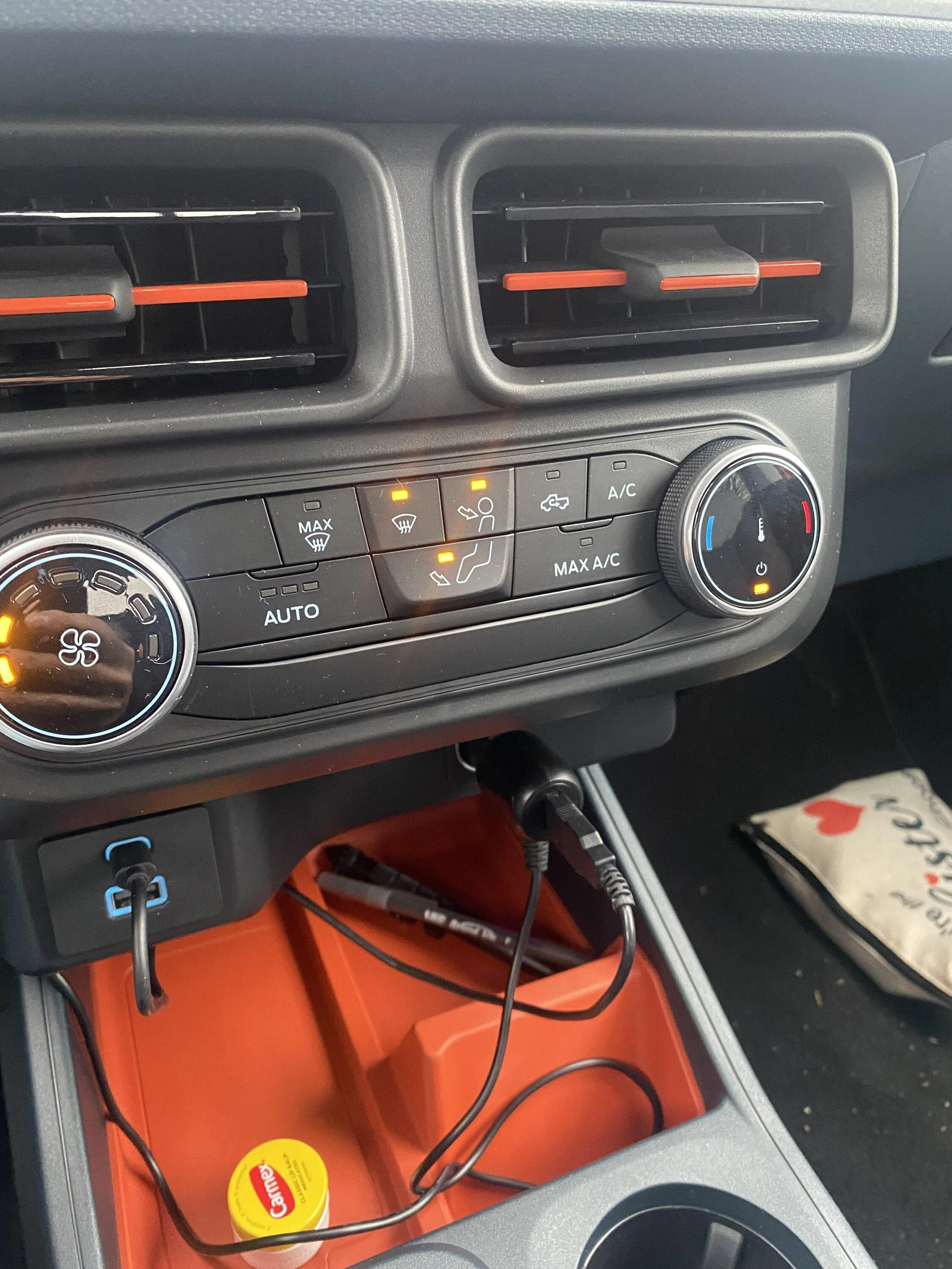 Ford Maverick Installed the Escape digital dual HVAC control today in my 23 Lariat Hybrid IMG_3051