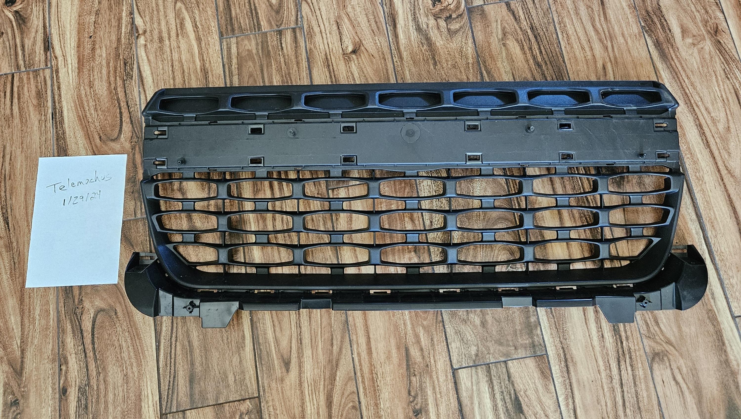 Ford Maverick XLT Grille Riverside FREE 1000008410