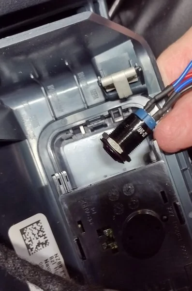 Ford Maverick What is this button ? switch location back