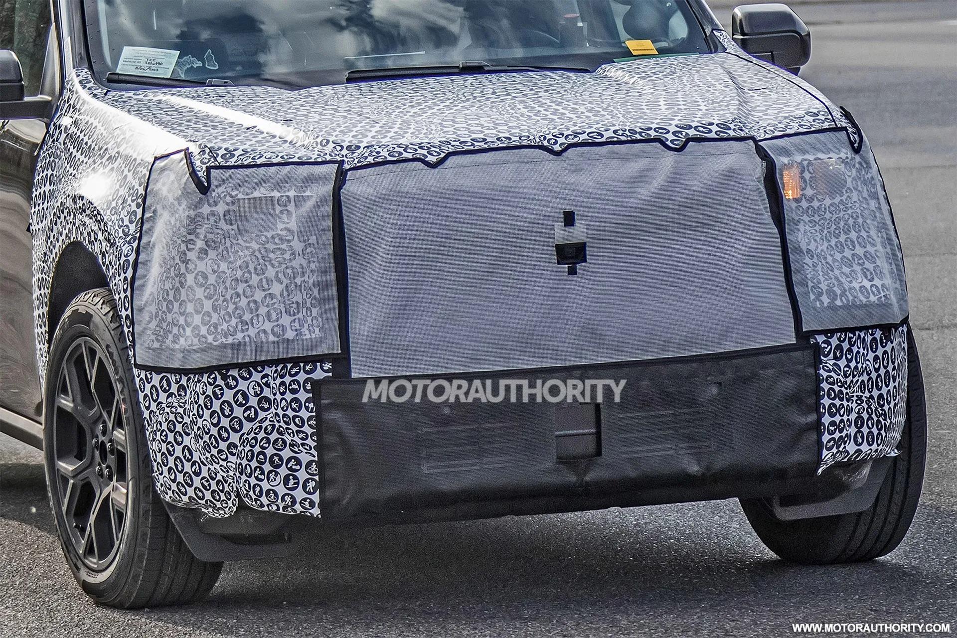Ford Maverick 2025 Maverick refresh and other rumors (from display manager at auto show) 2025-ford-maverick-lobo-spy-shot