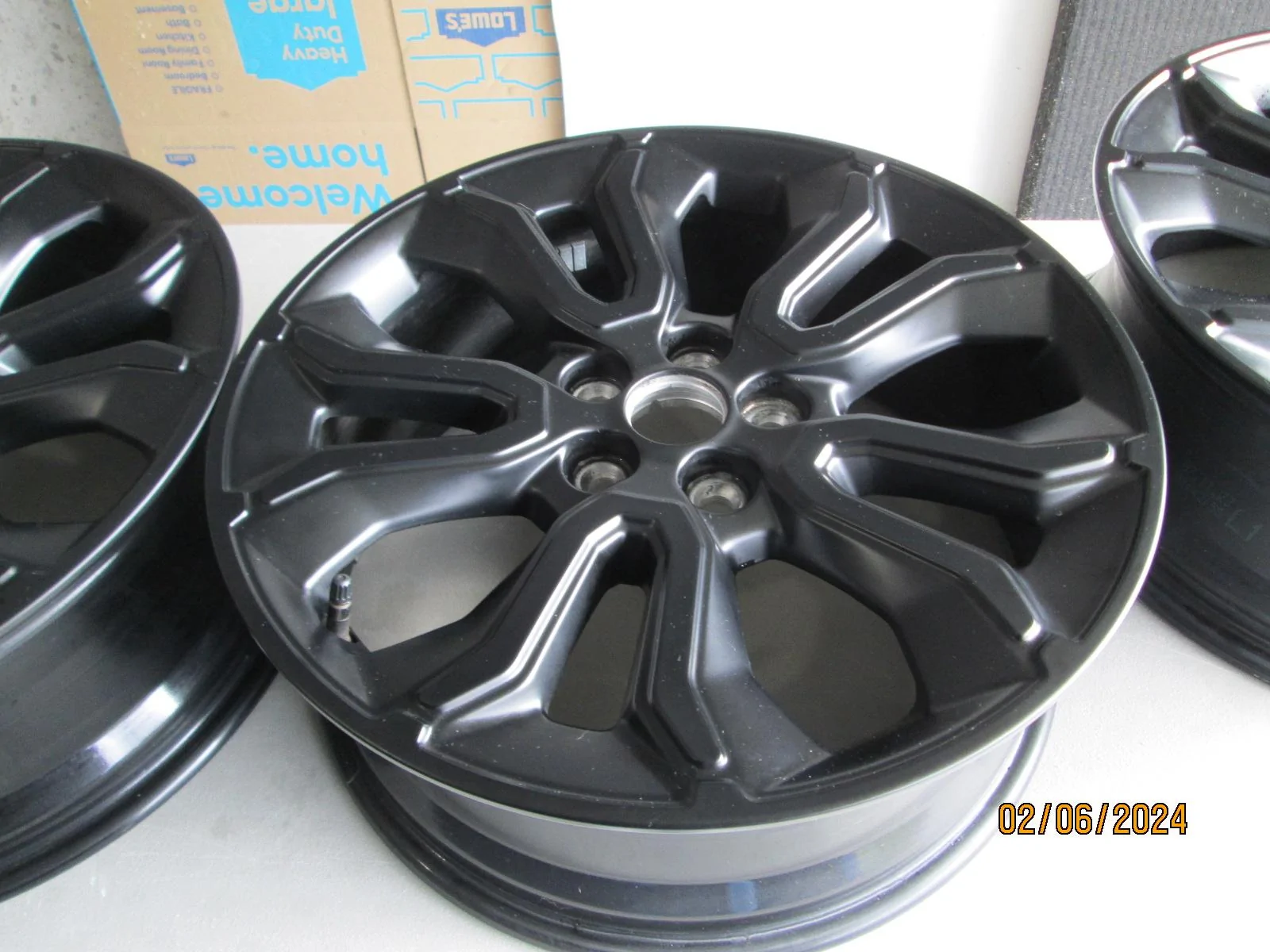 Ford Maverick 2024 Lariat BAP wheels w/TPMS IMG_1069