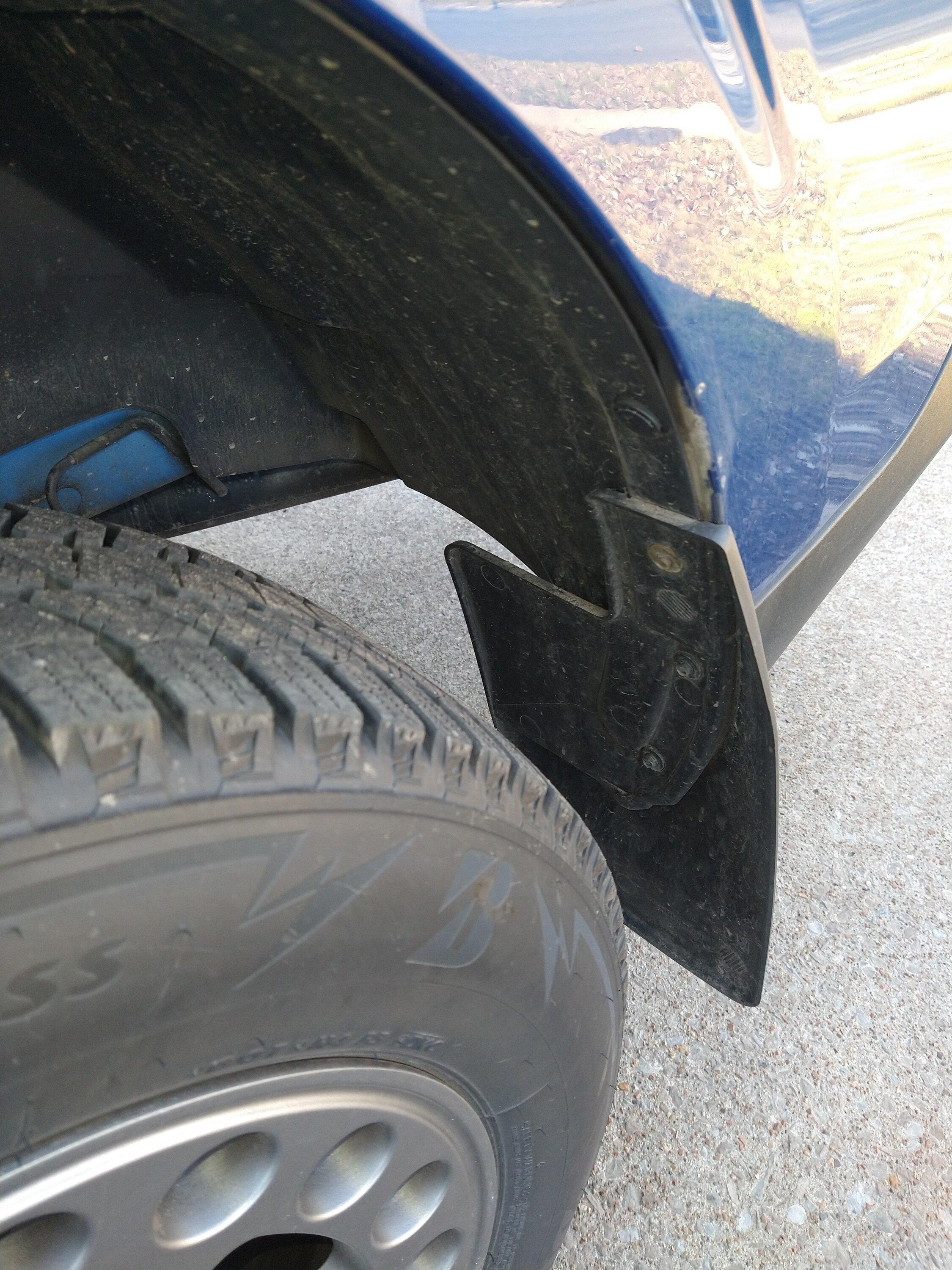 Ford Maverick Why is the left rear mud flap open like this? weathertech